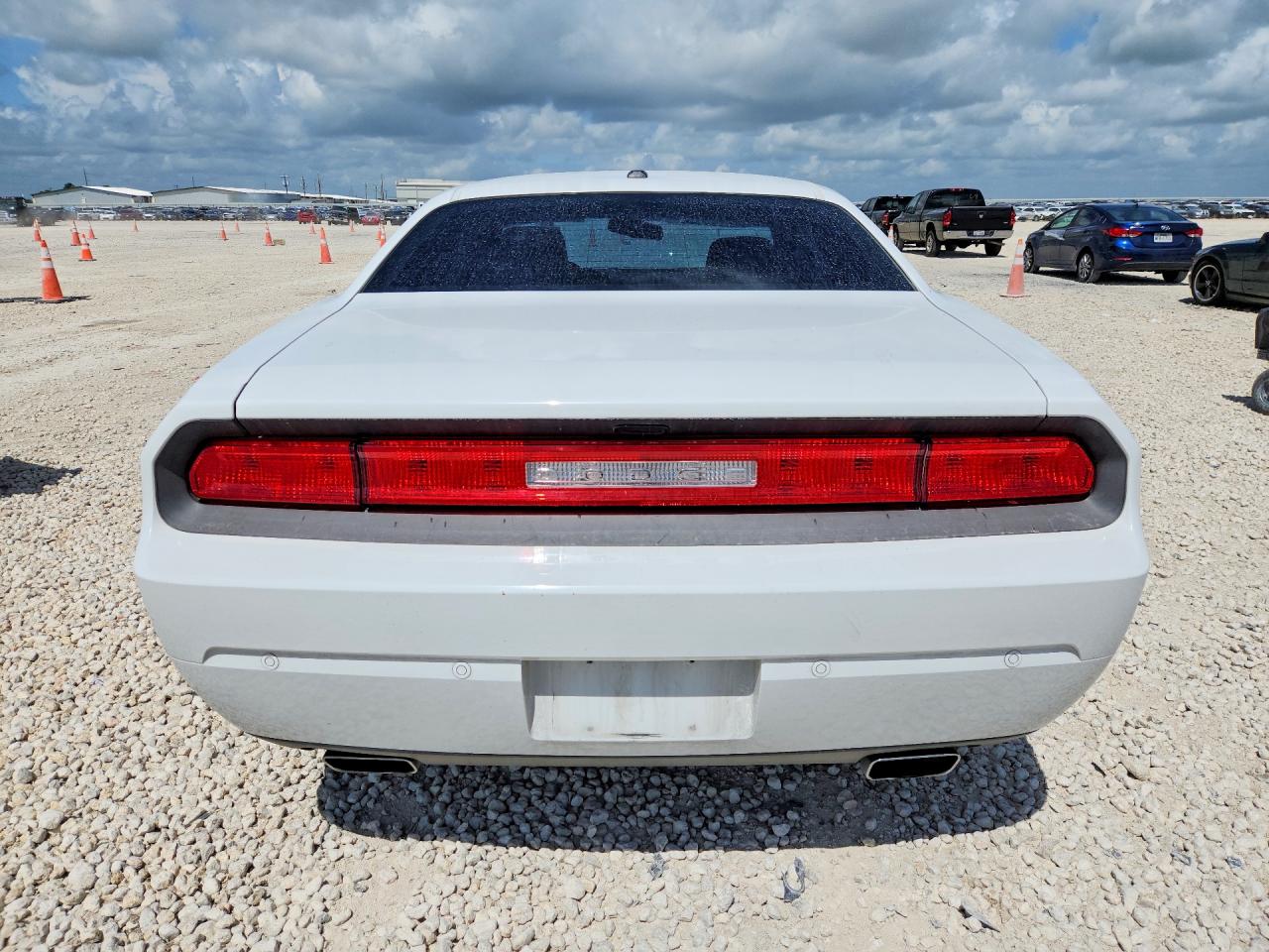 2013 Dodge Challenger Sxt White vin: 2C3CDYAG0DH552065