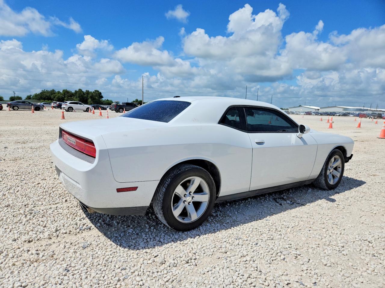 2013 Dodge Challenger Sxt White vin: 2C3CDYAG0DH552065