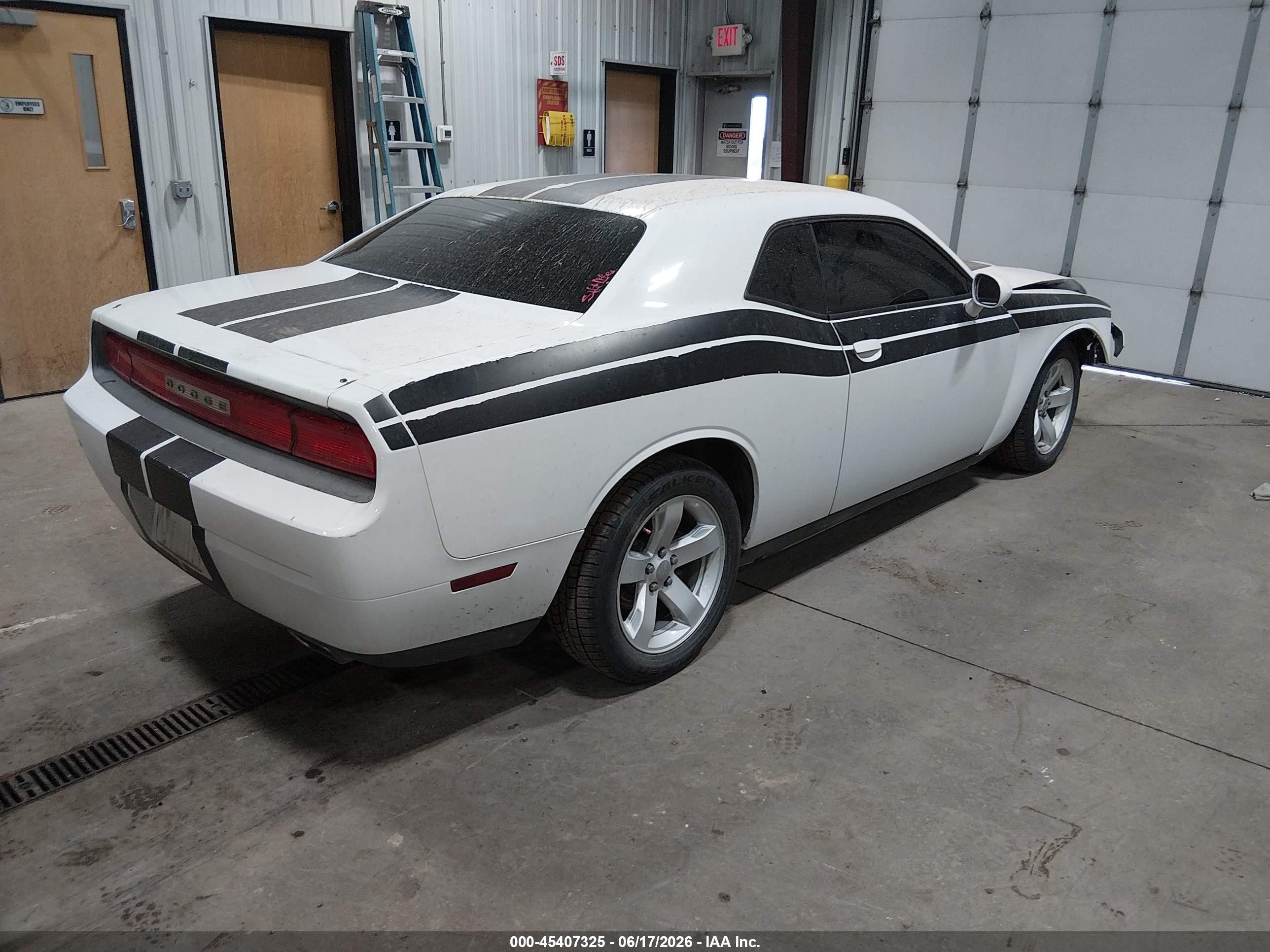 2013 Dodge Challenger Sxt White vin: 2C3CDYAG1DH648853