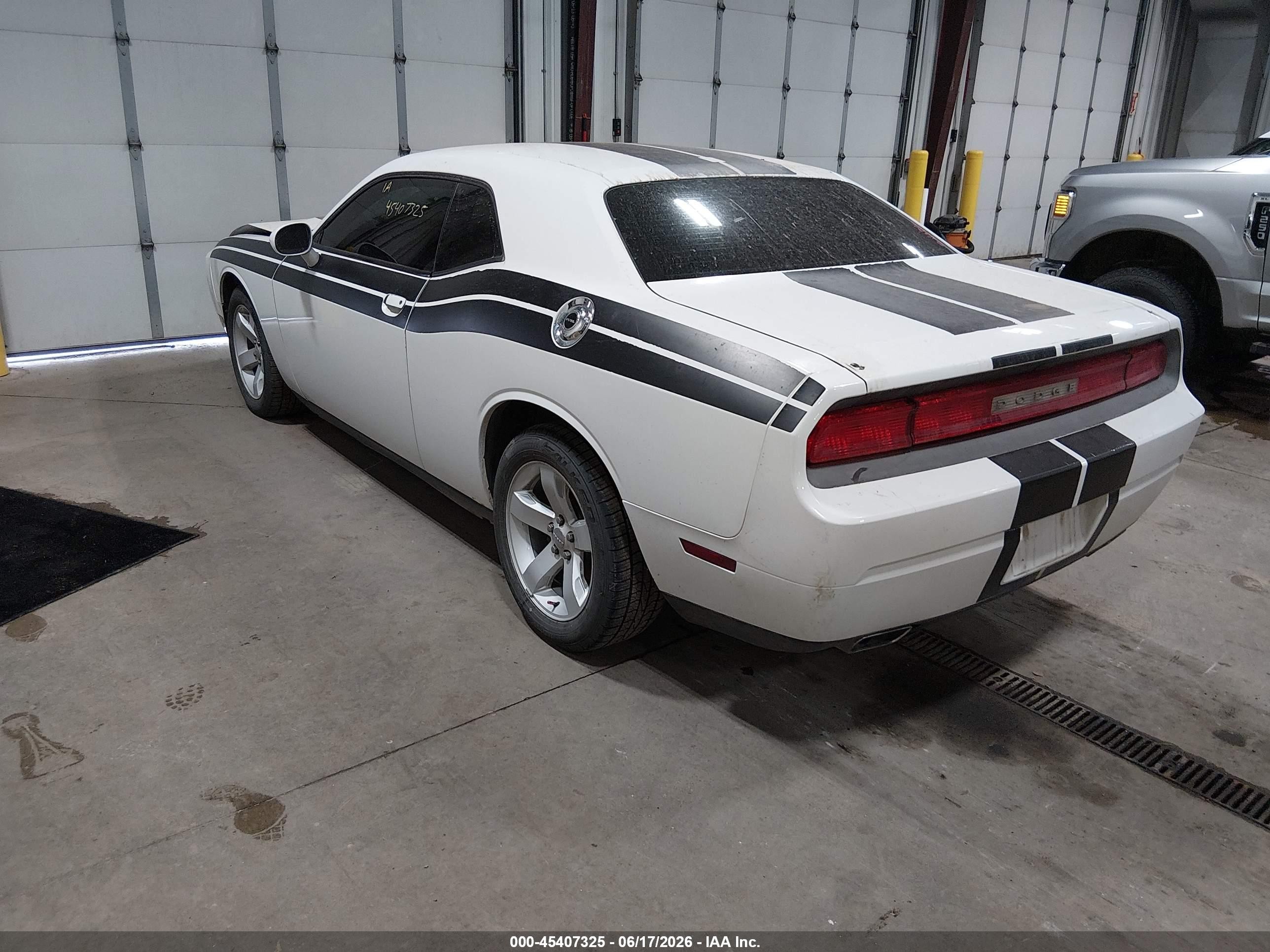 2013 Dodge Challenger Sxt White vin: 2C3CDYAG1DH648853