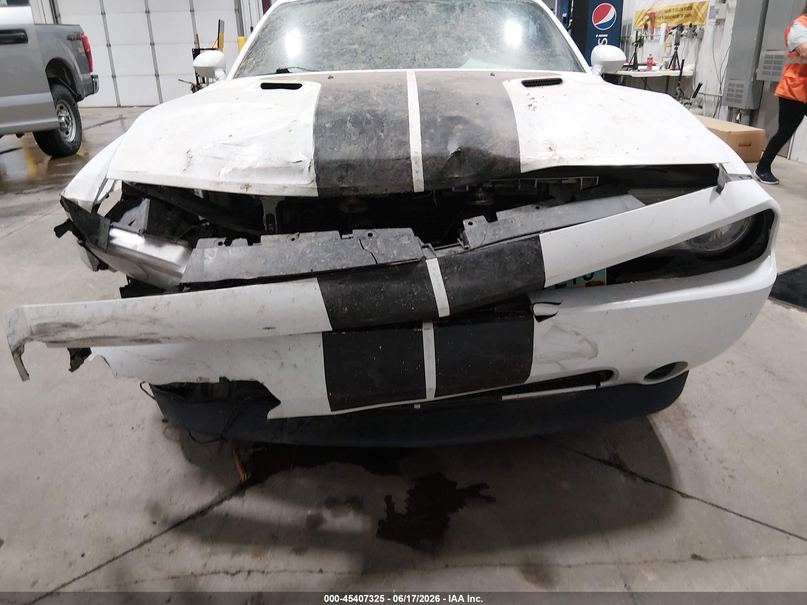 2013 Dodge Challenger Sxt White vin: 2C3CDYAG1DH648853