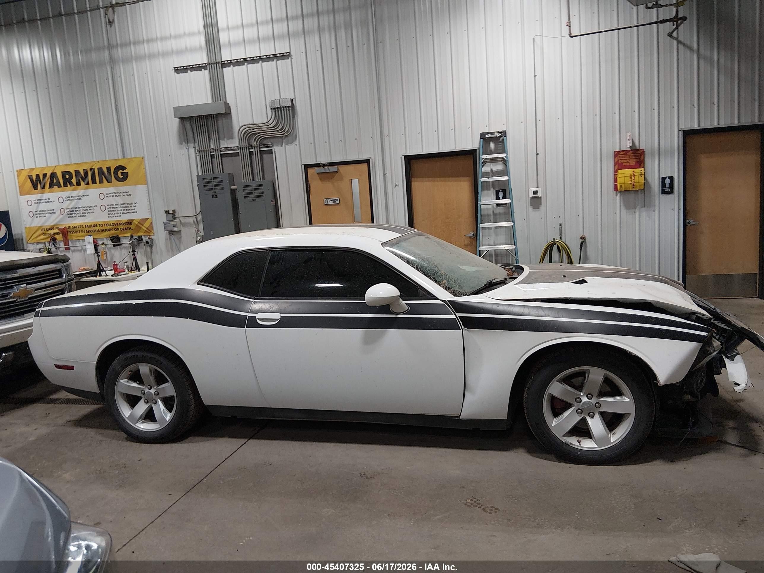 2013 Dodge Challenger Sxt White vin: 2C3CDYAG1DH648853