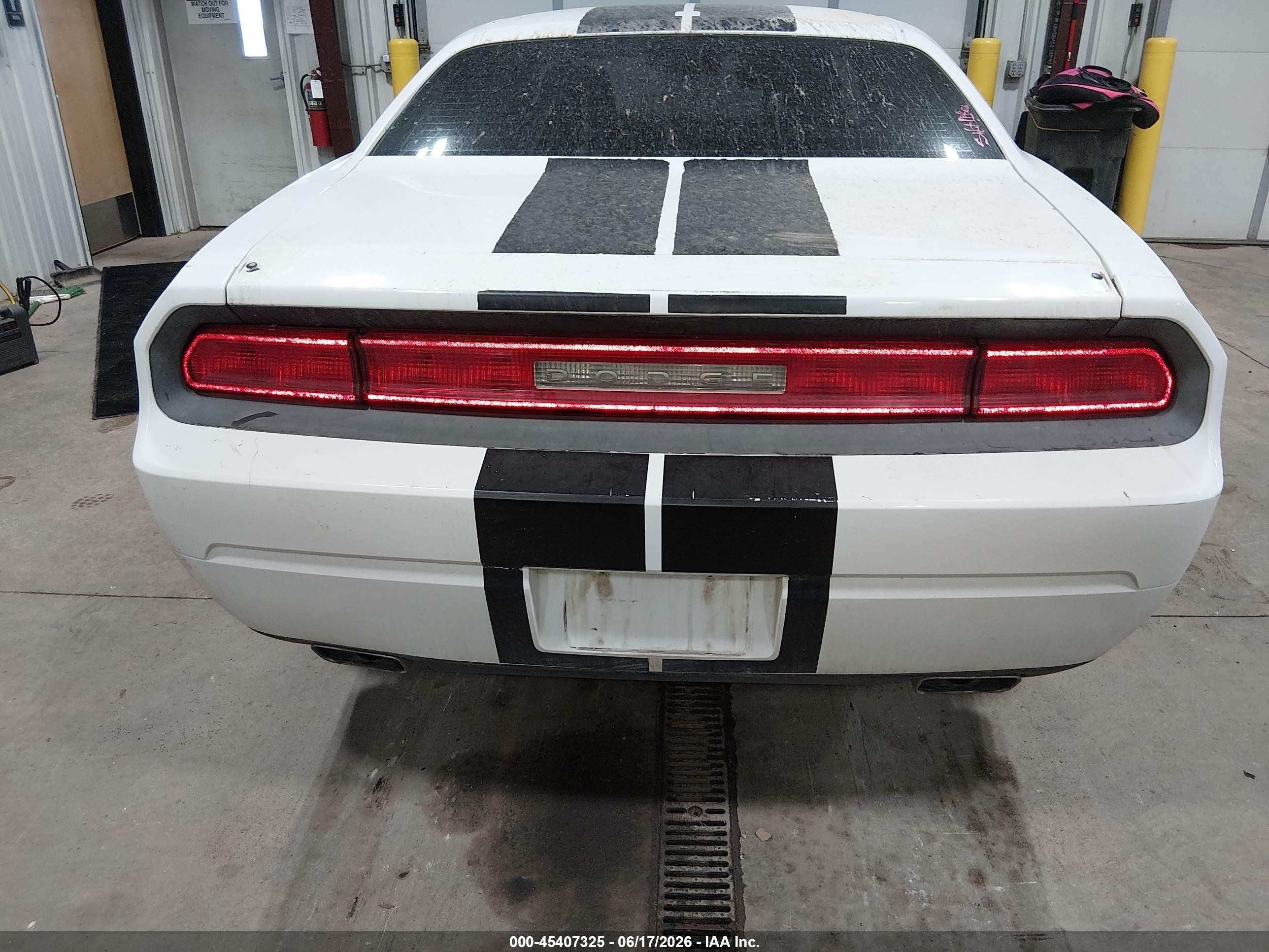 2013 Dodge Challenger Sxt White vin: 2C3CDYAG1DH648853