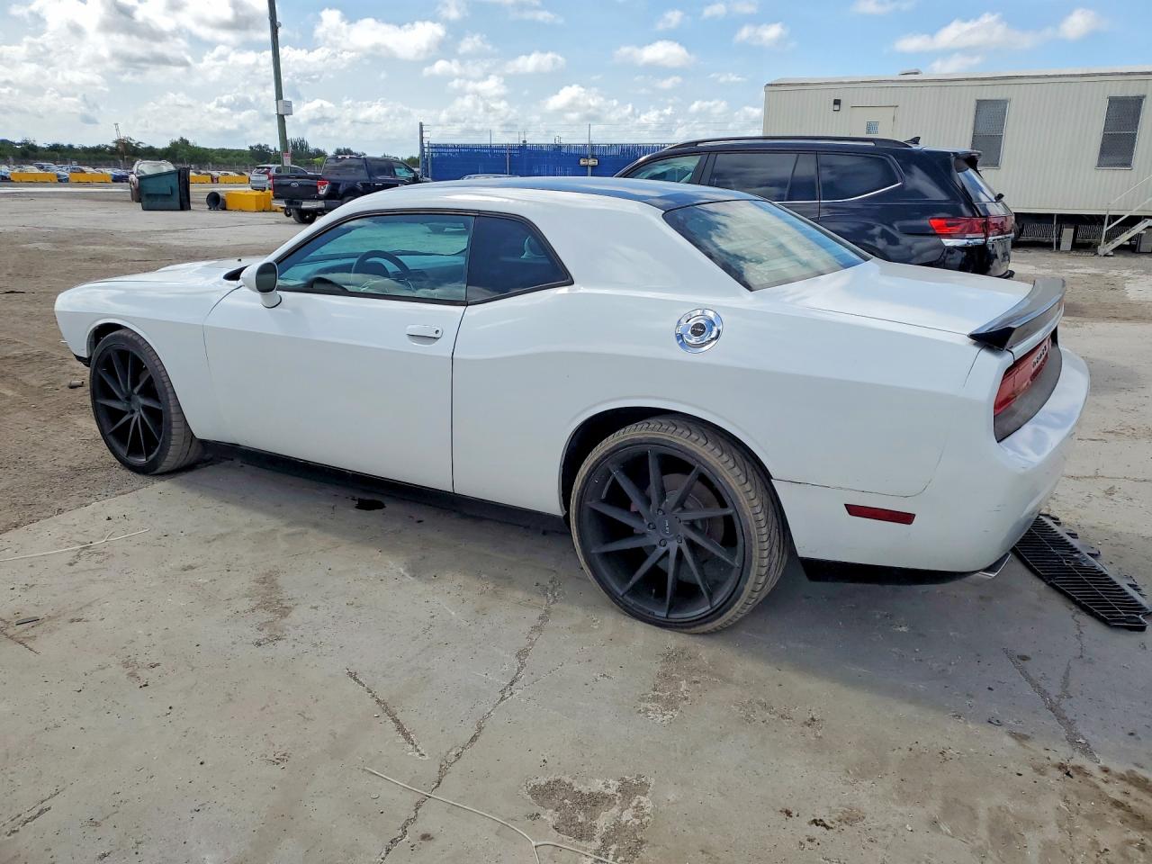 2014 Dodge Challenger Sxt White vin: 2C3CDYAG1EH149567