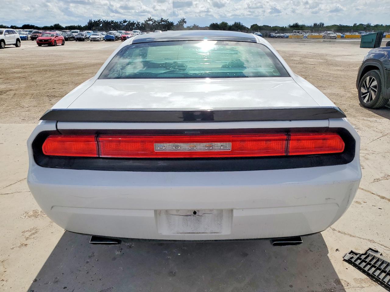 2014 Dodge Challenger Sxt White vin: 2C3CDYAG1EH149567