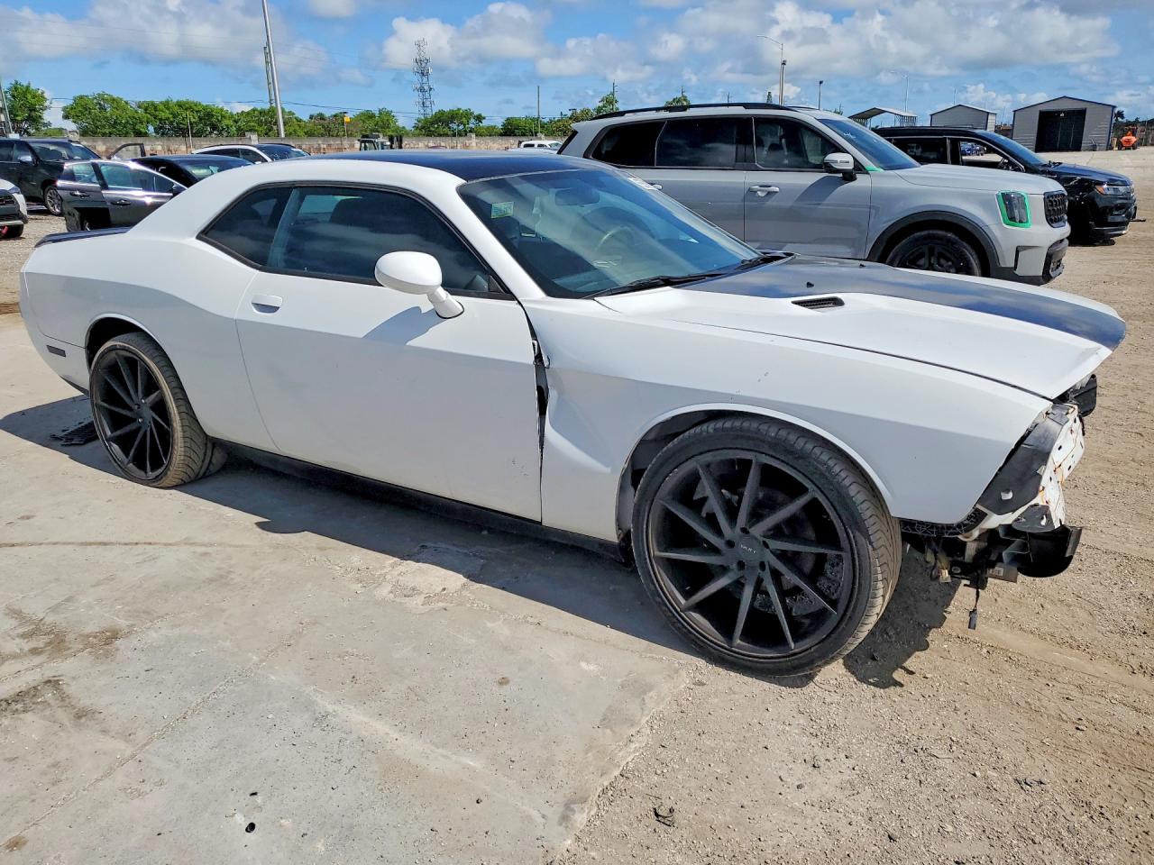 2014 Dodge Challenger Sxt White vin: 2C3CDYAG1EH149567