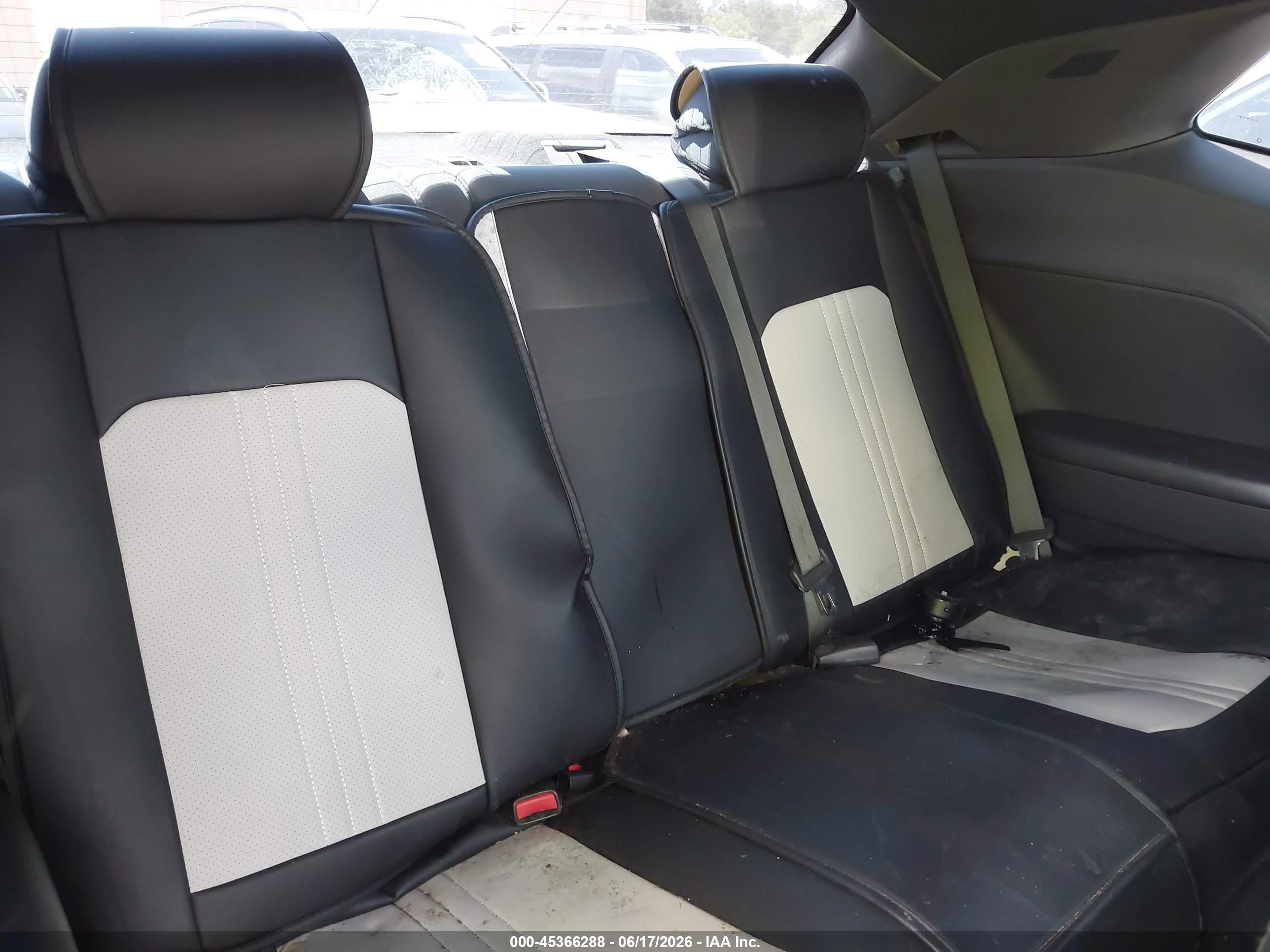 2014 Dodge Challenger Sxt Silver vin: 2C3CDYAG1EH177014