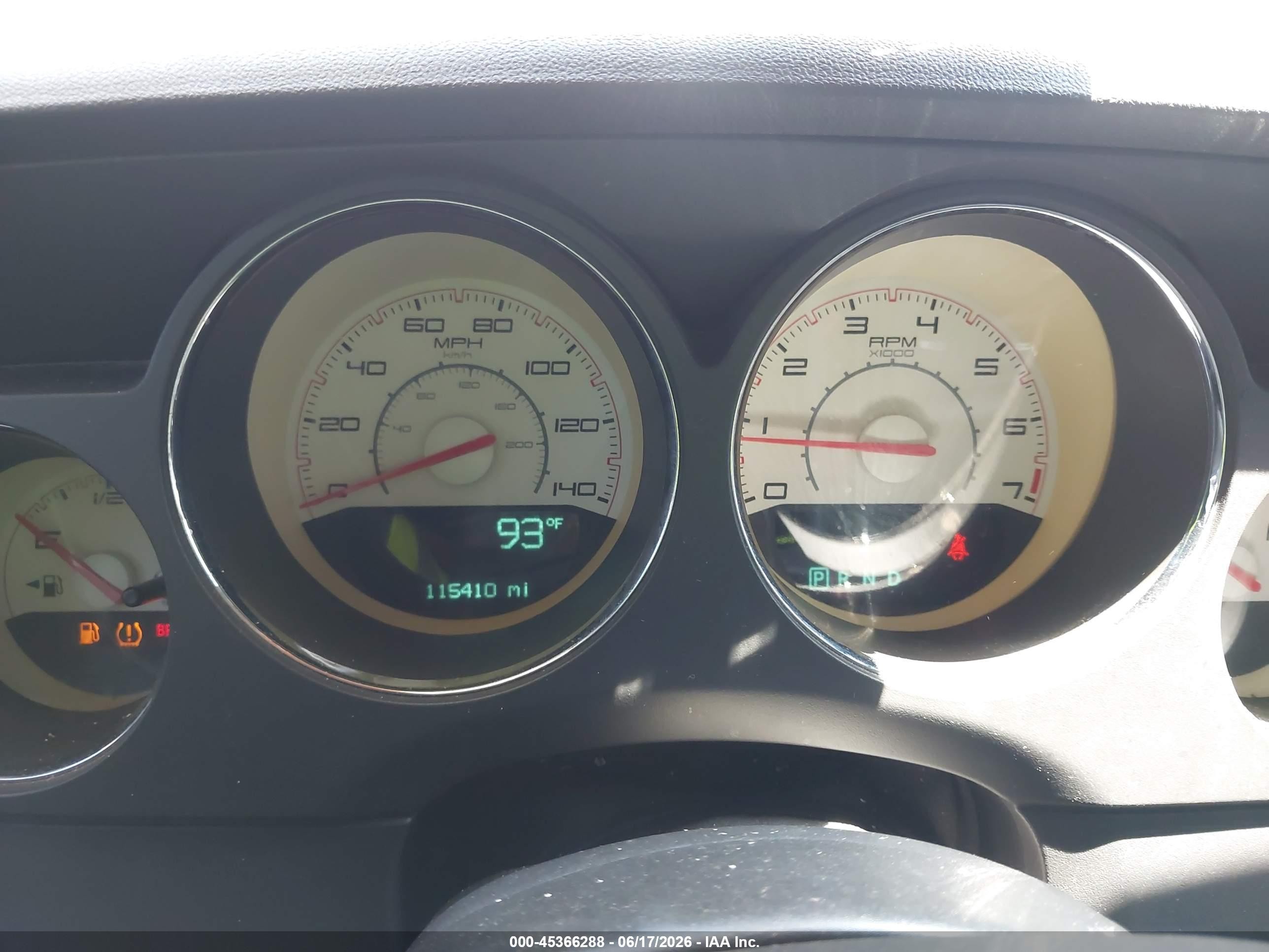 2014 Dodge Challenger Sxt Silver vin: 2C3CDYAG1EH177014