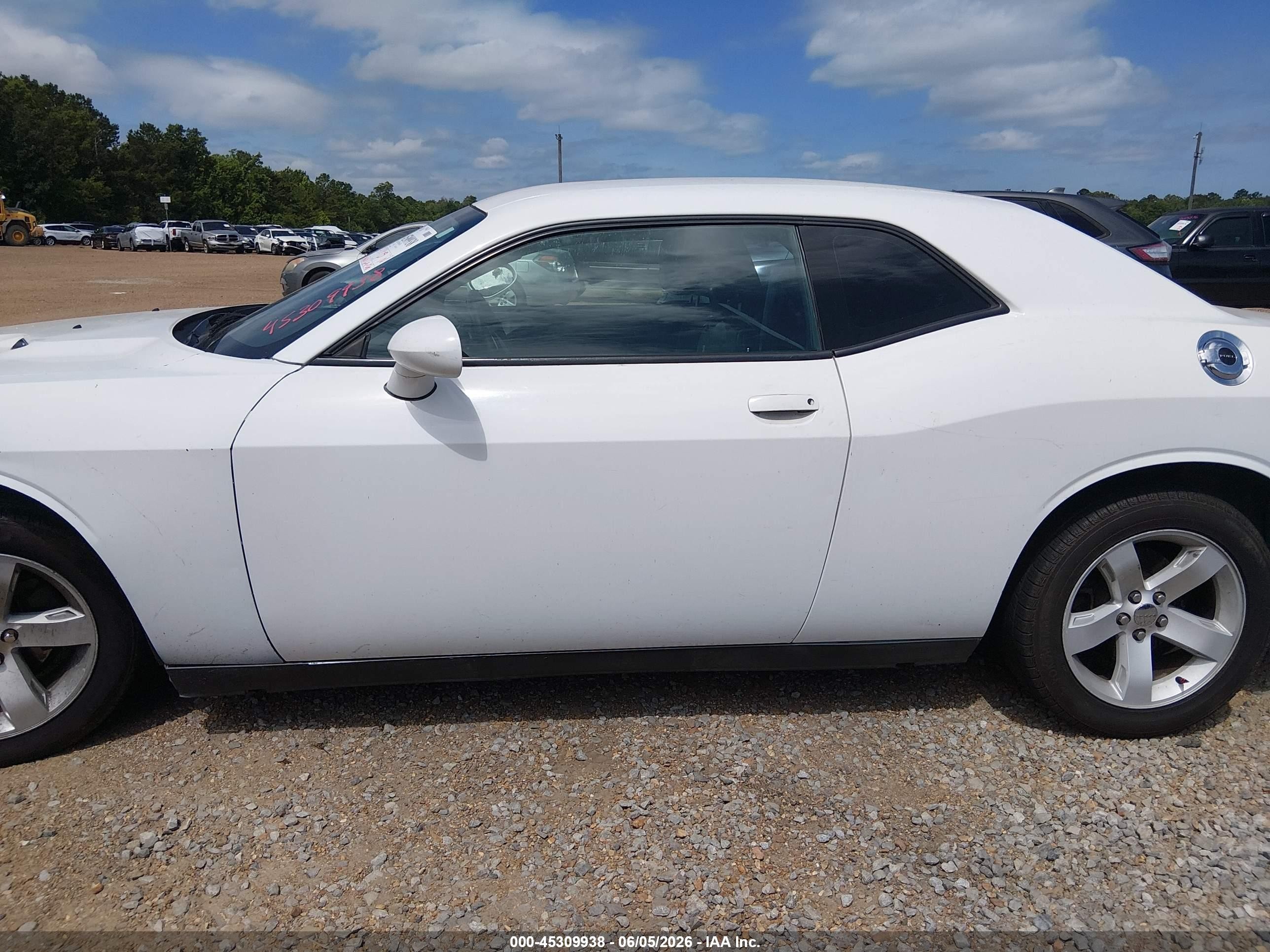 2014 Dodge Challenger Sxt White vin: 2C3CDYAG1EH249782
