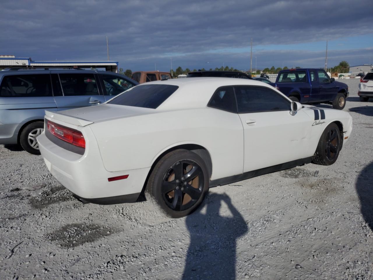 2013 Dodge Challenger Sxt White vin: 2C3CDYAG2DH663331