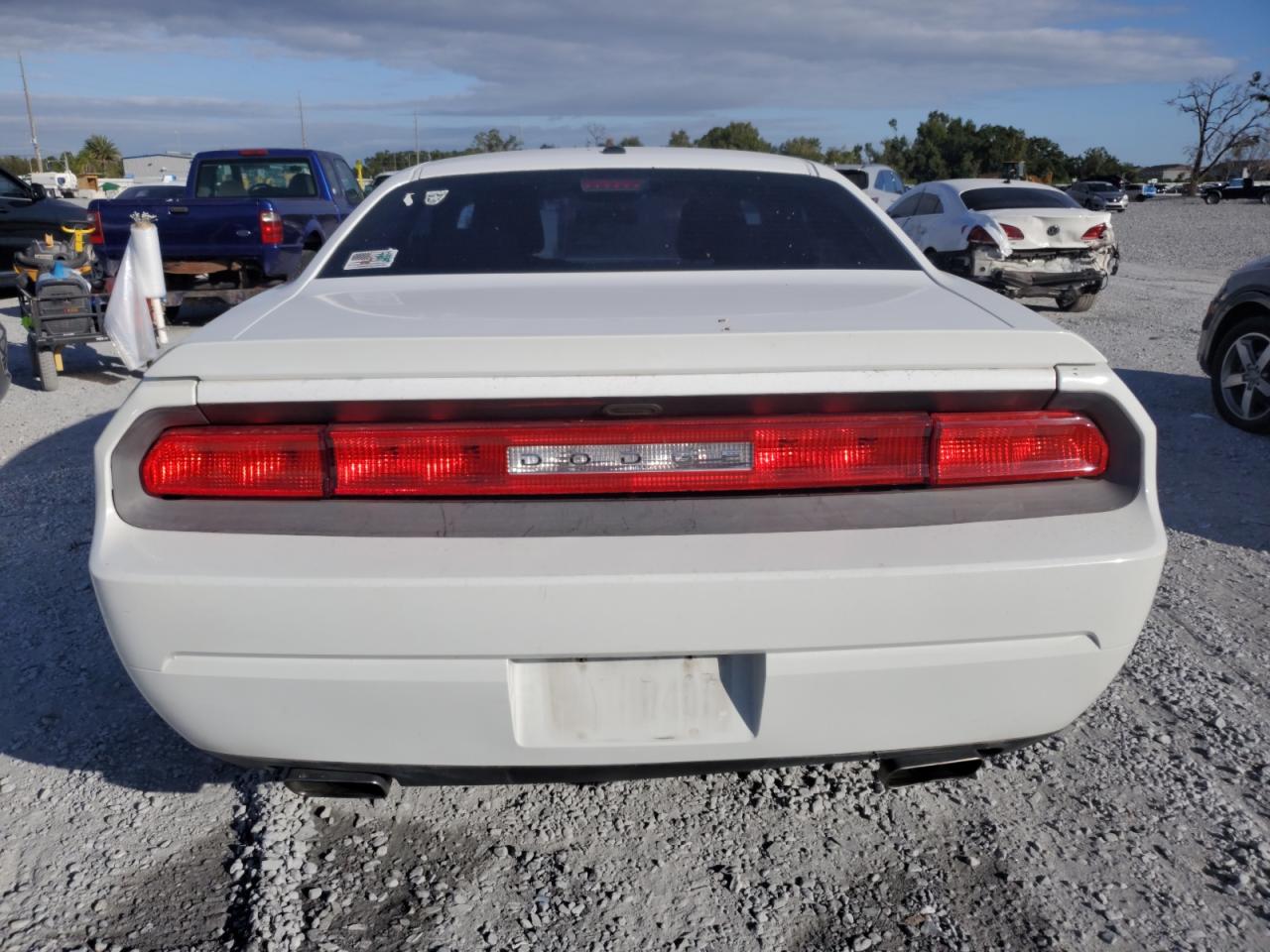 2013 Dodge Challenger Sxt White vin: 2C3CDYAG2DH663331