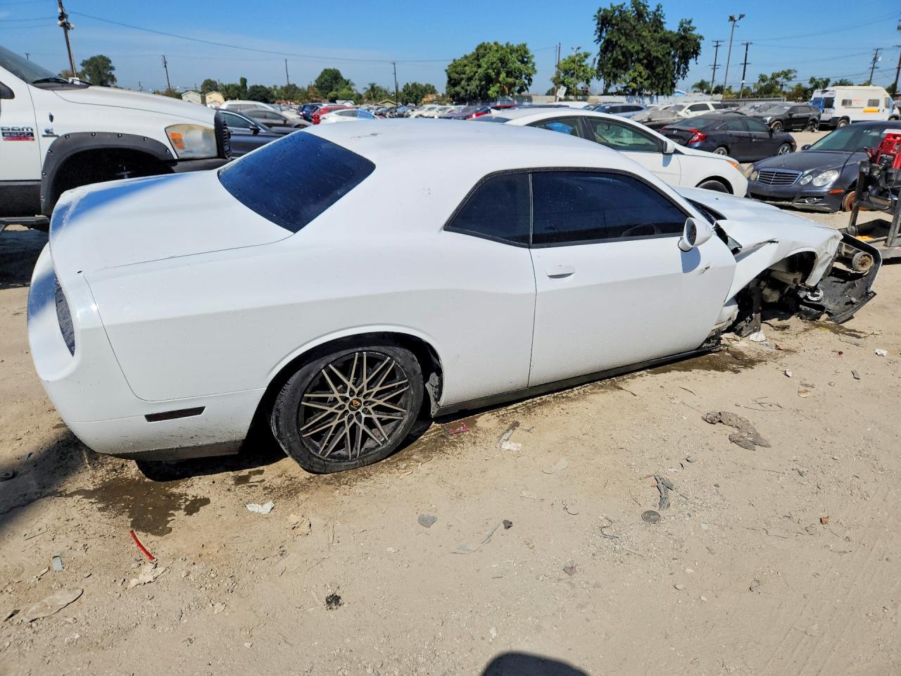 2013 Dodge Challenger Sxt White vin: 2C3CDYAG2DH733801