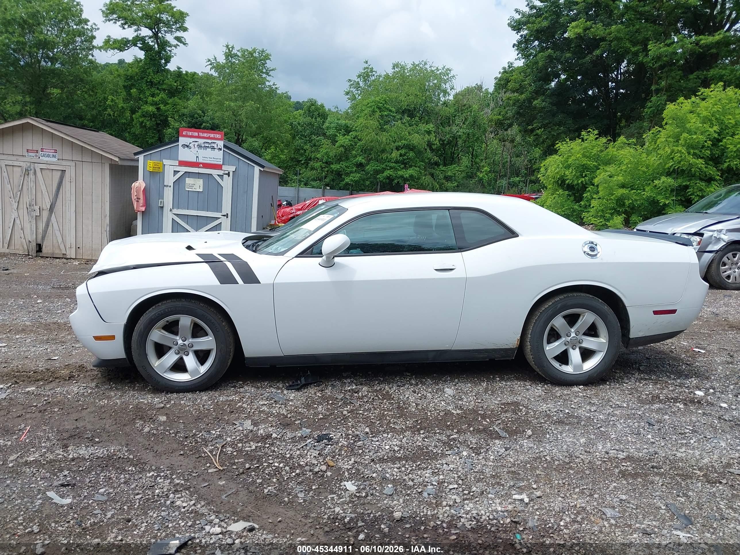 2014 Dodge Challenger Sxt White vin: 2C3CDYAG2EH126864