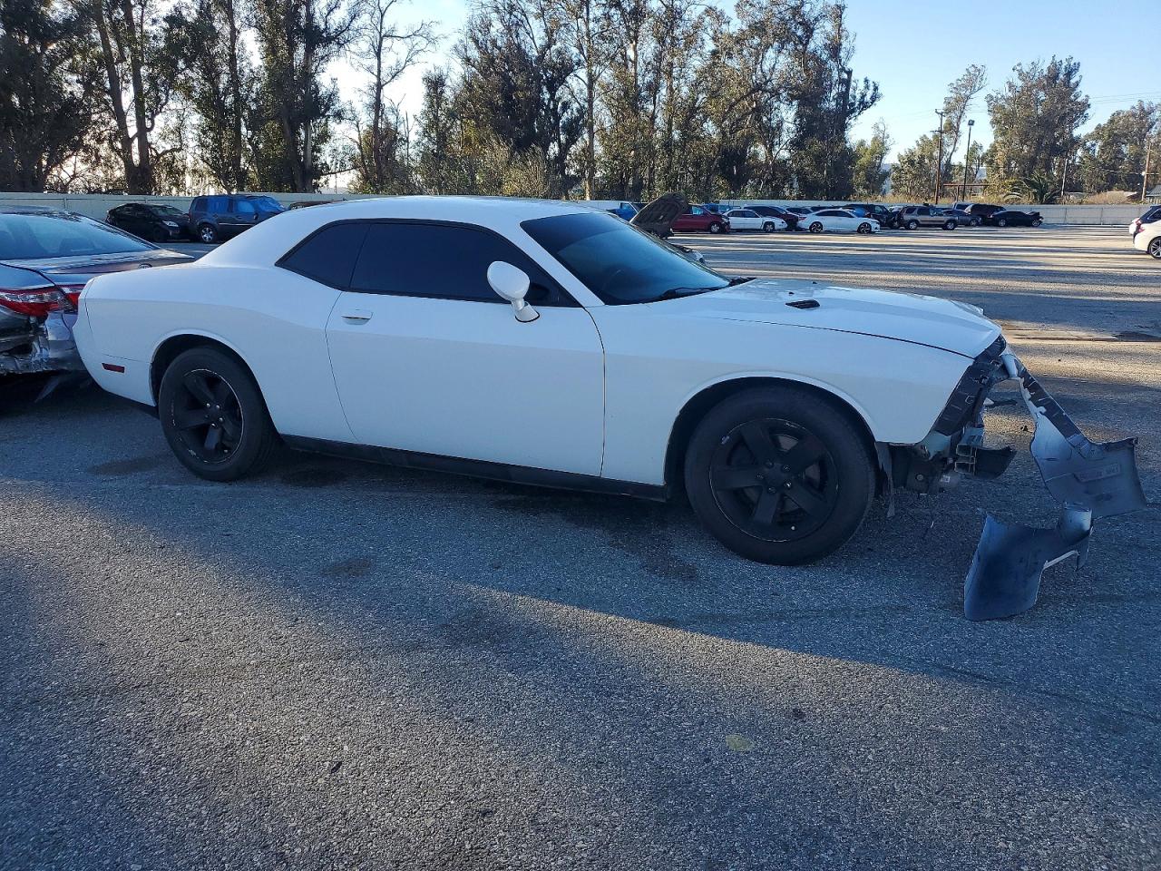 2014 Dodge Challenger Sxt White vin: 2C3CDYAG2EH214751
