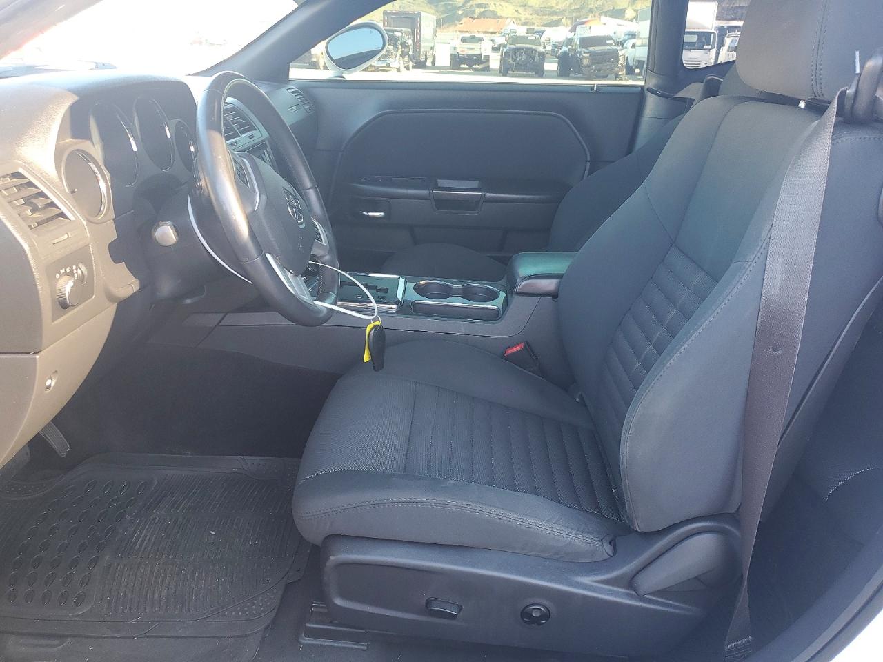 2014 Dodge Challenger Sxt White vin: 2C3CDYAG2EH214751