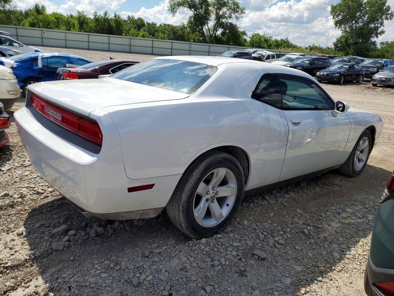 2014 Dodge Challenger Sxt White vin: 2C3CDYAG2EH250021