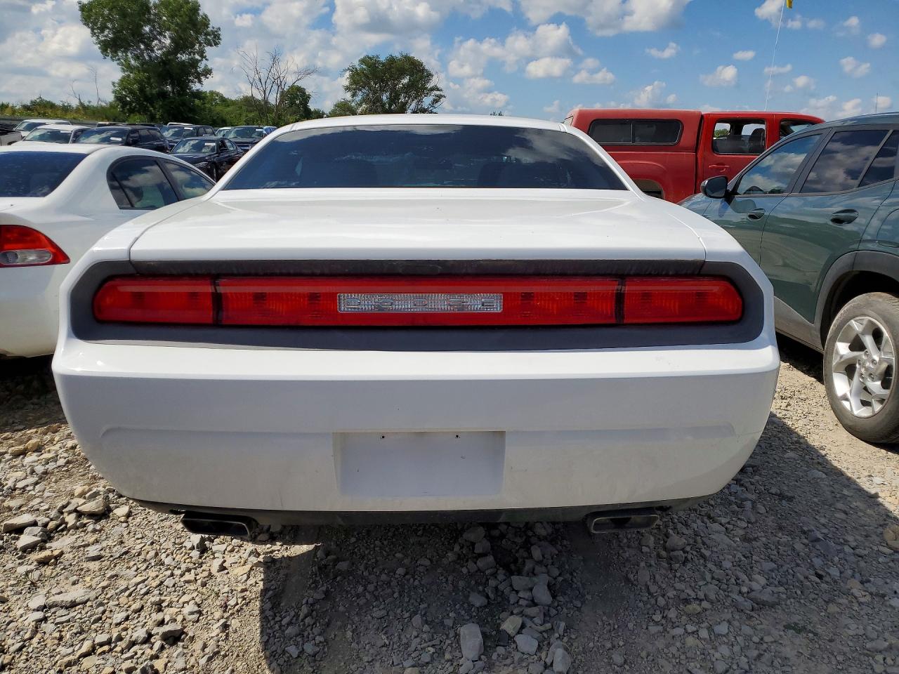 2014 Dodge Challenger Sxt White vin: 2C3CDYAG2EH250021