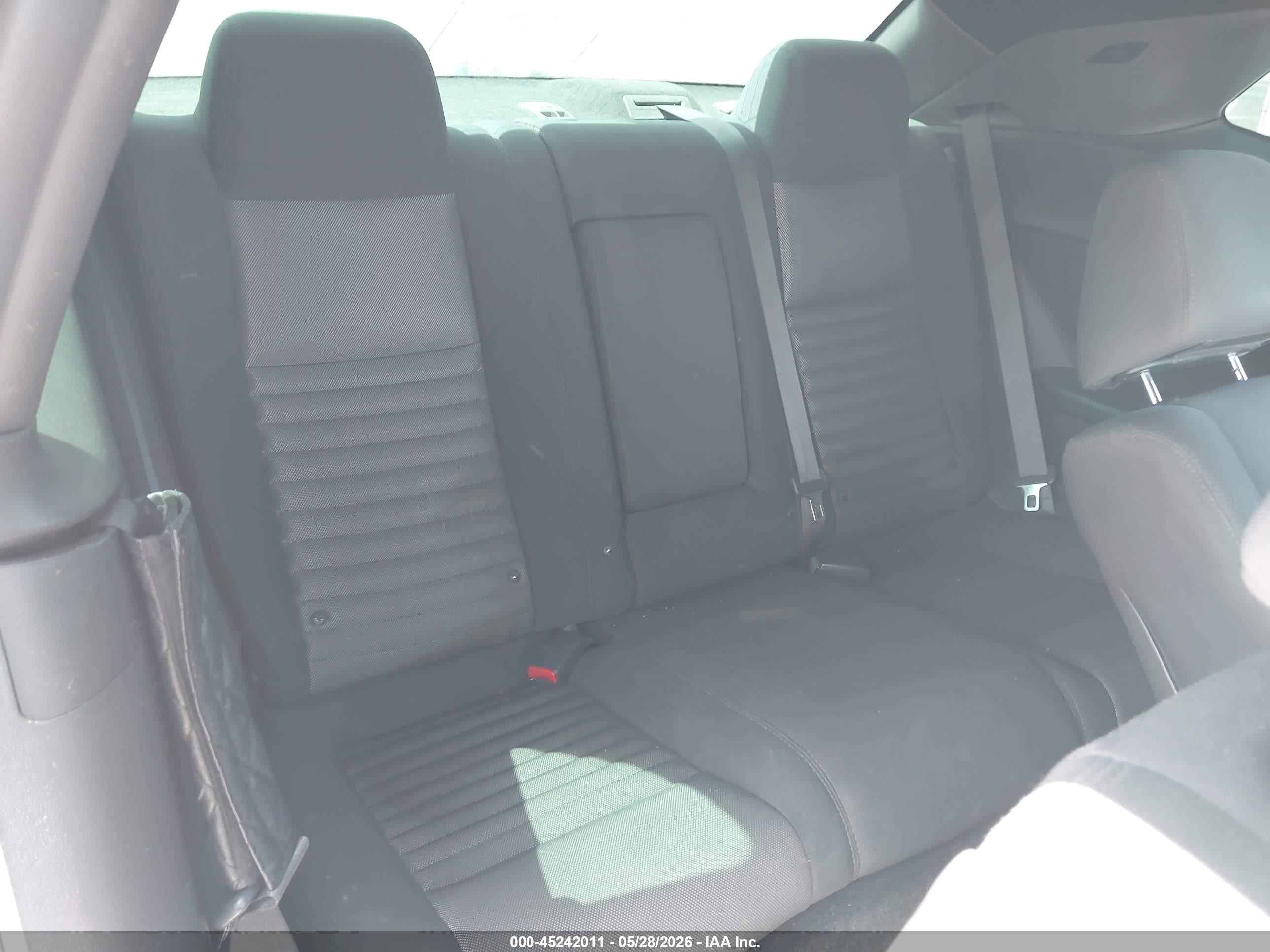 2014 Dodge Challenger Sxt Silver vin: 2C3CDYAG3EH112181