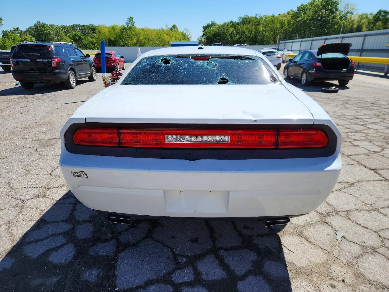 2014 Dodge Challenger Sxt White vin: 2C3CDYAG4EH111637