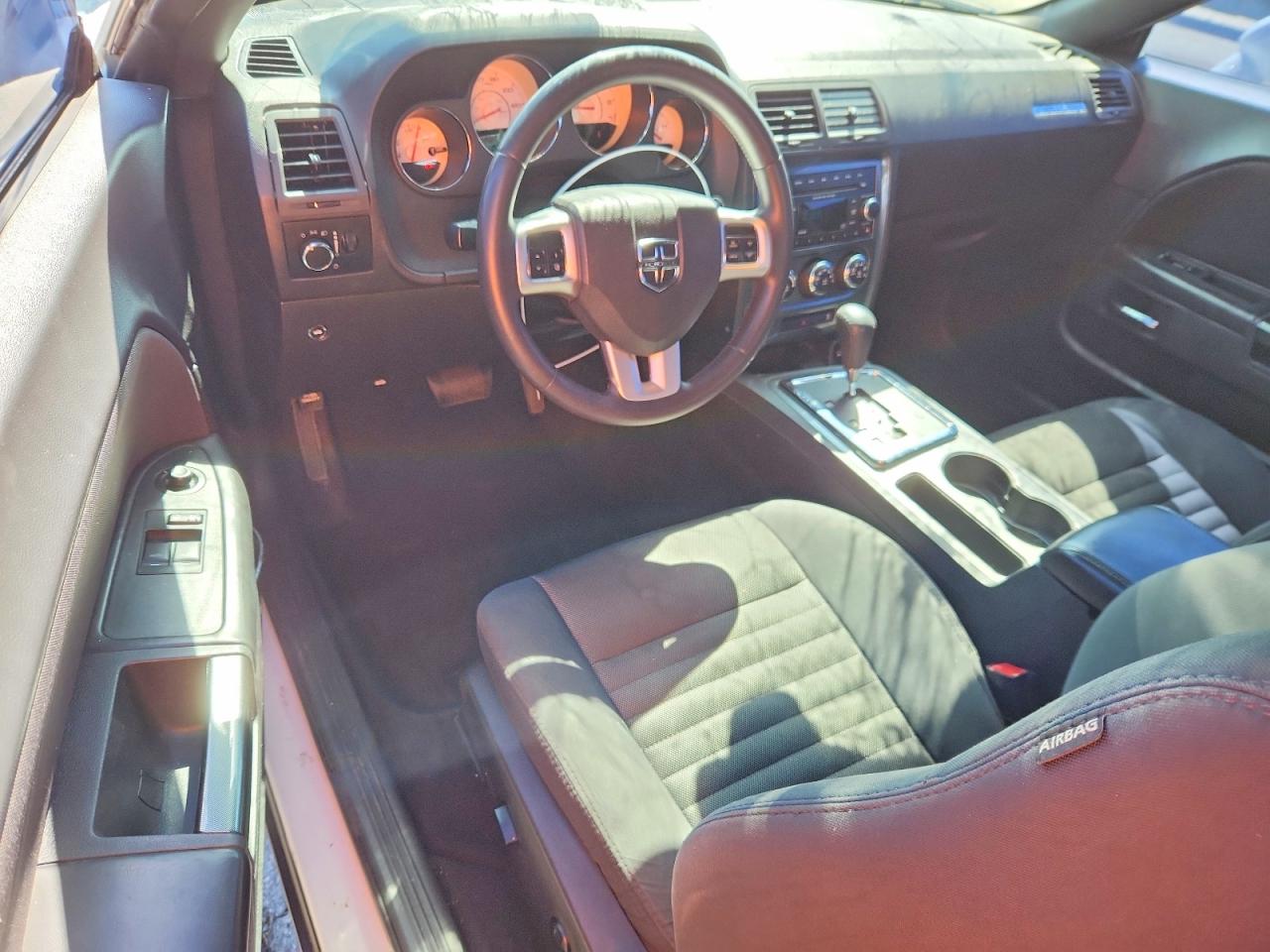 2014 Dodge Challenger Sxt White vin: 2C3CDYAG4EH111637
