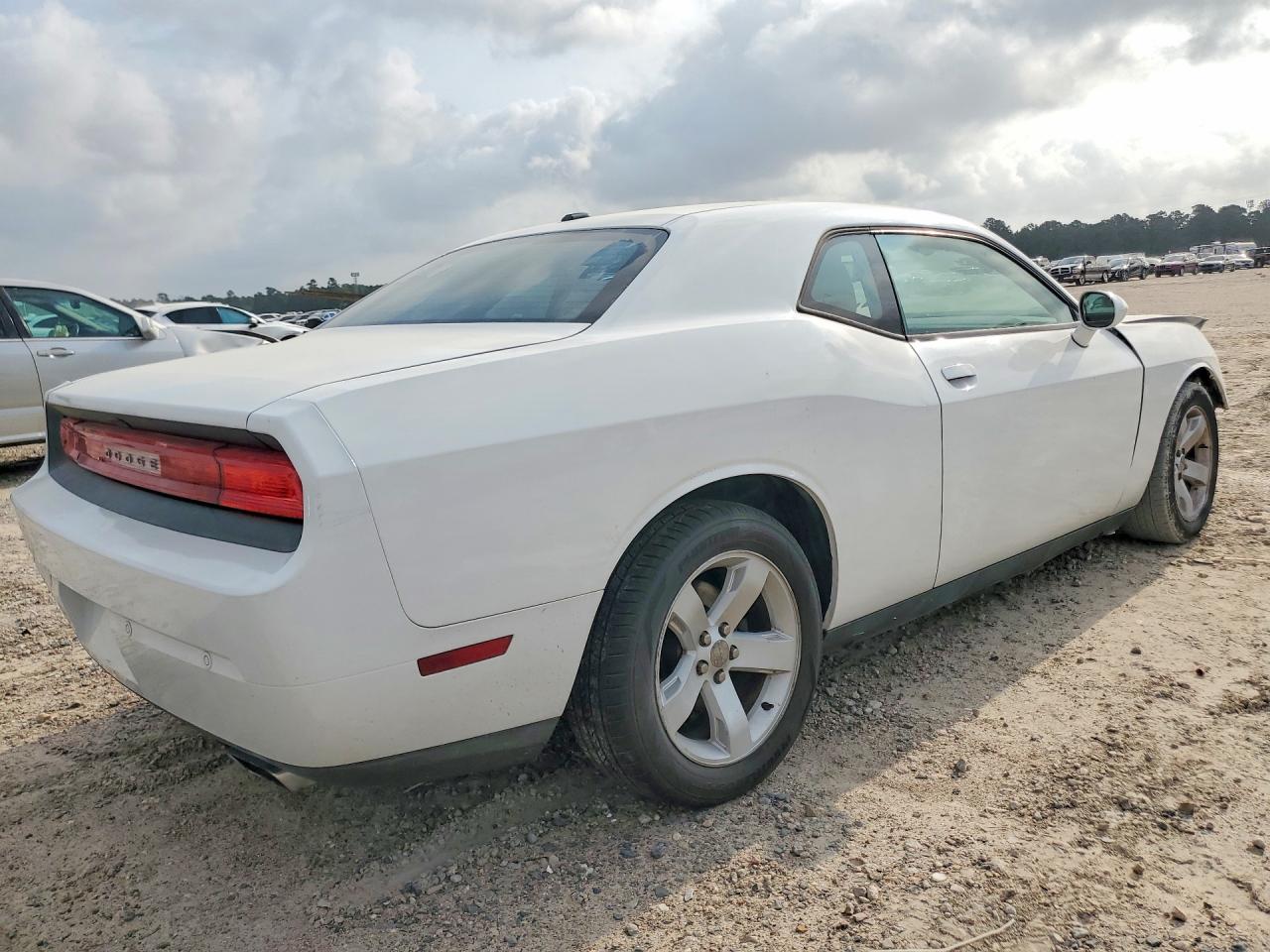 2014 Dodge Challenger Sxt White vin: 2C3CDYAG5EH258470