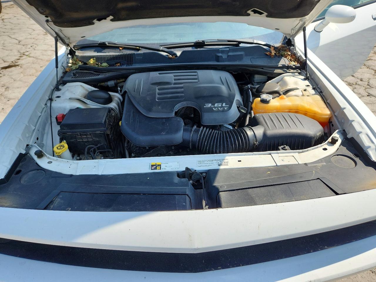 2014 Dodge Challenger Sxt White vin: 2C3CDYAG5EH267007