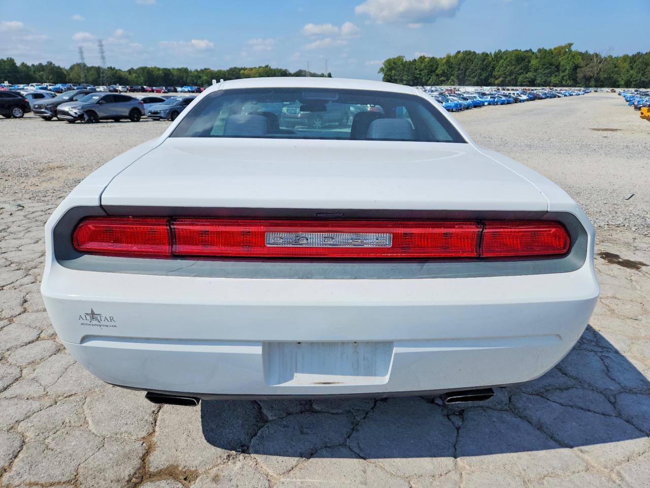 2014 Dodge Challenger Sxt White vin: 2C3CDYAG5EH267007