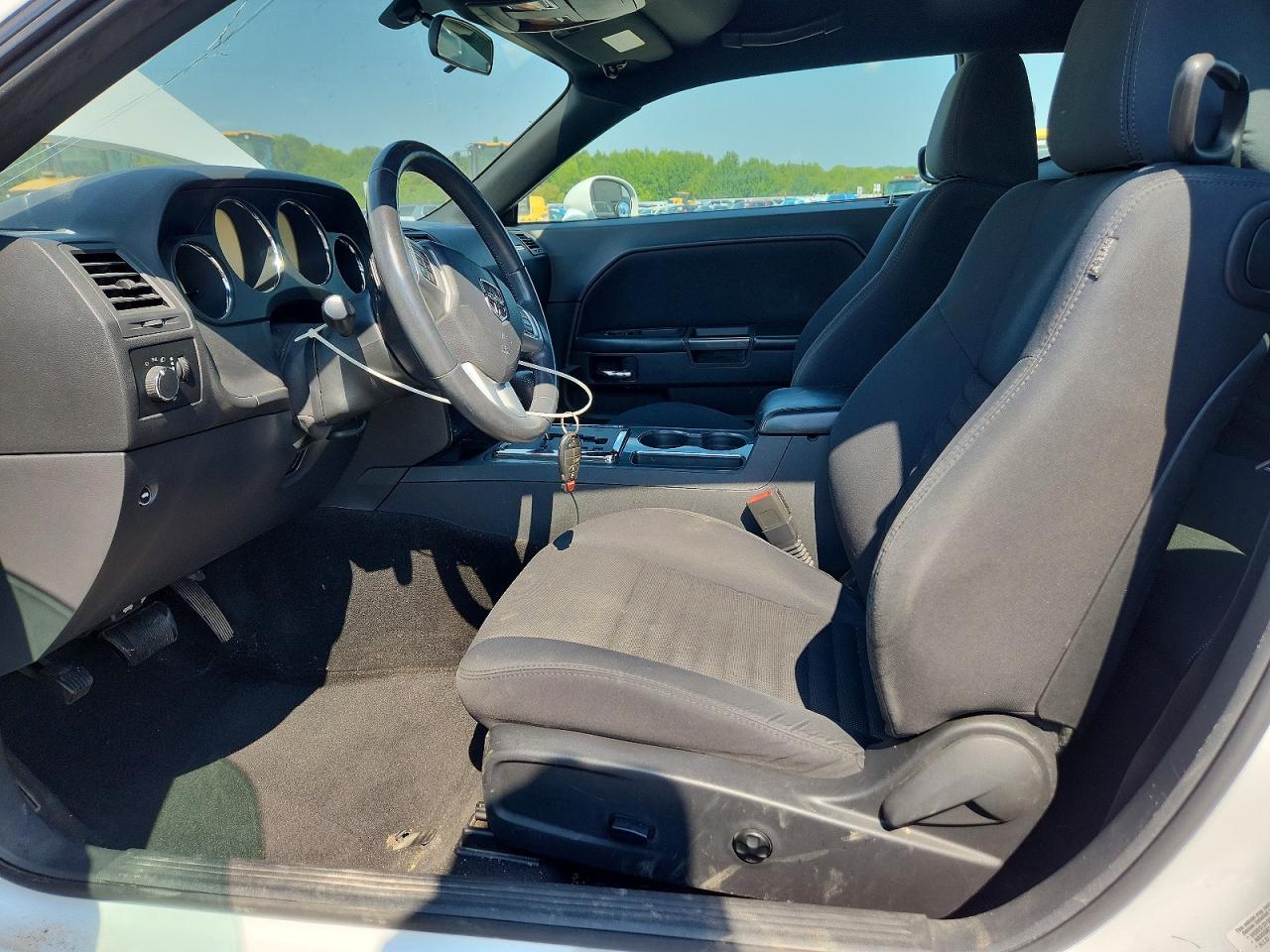 2014 Dodge Challenger Sxt White vin: 2C3CDYAG5EH267007