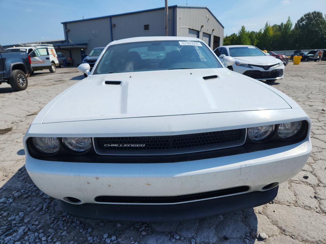 2014 Dodge Challenger Sxt White vin: 2C3CDYAG5EH267007