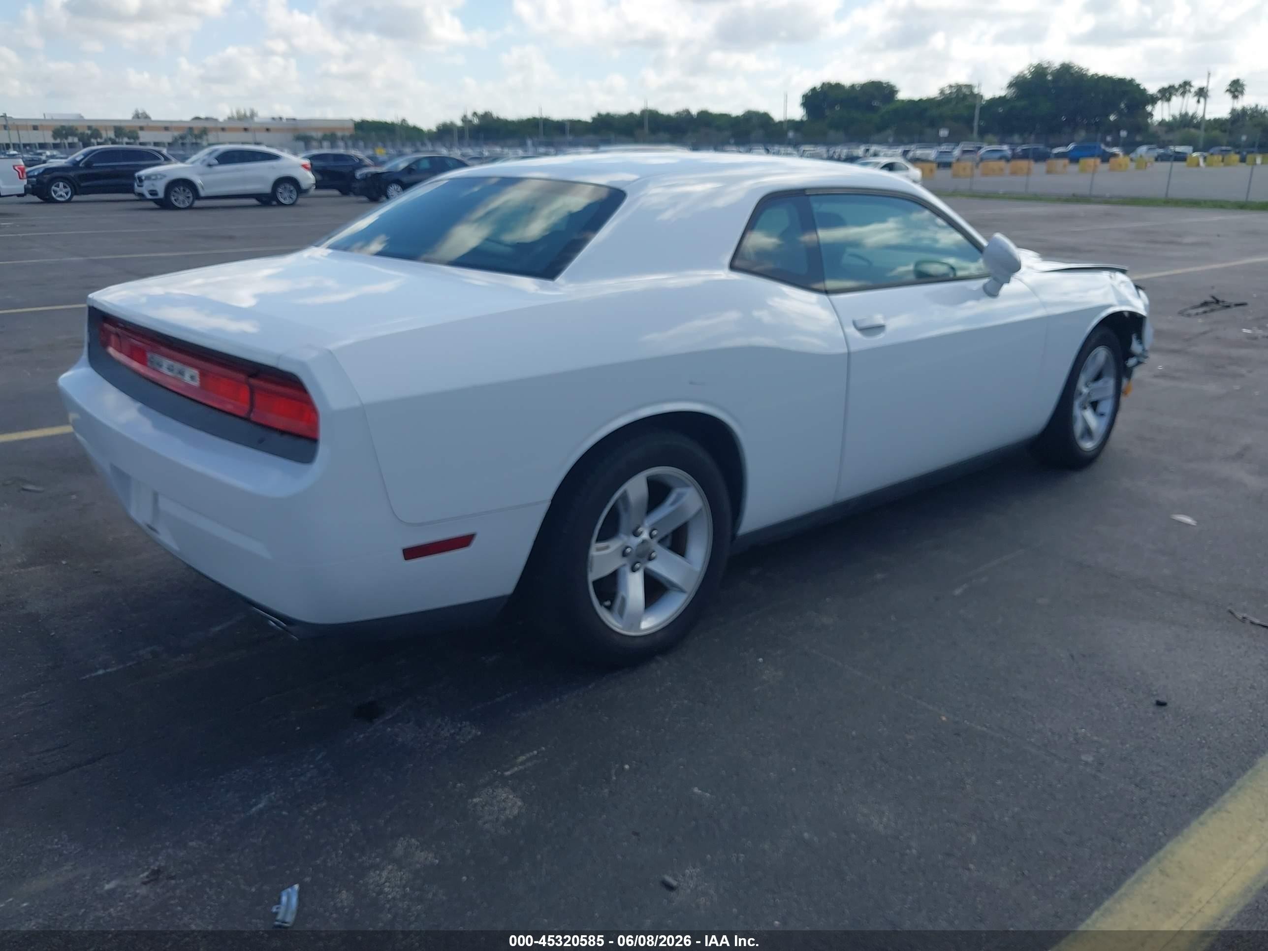 2012 Dodge Challenger Sxt White vin: 2C3CDYAG6CH246681