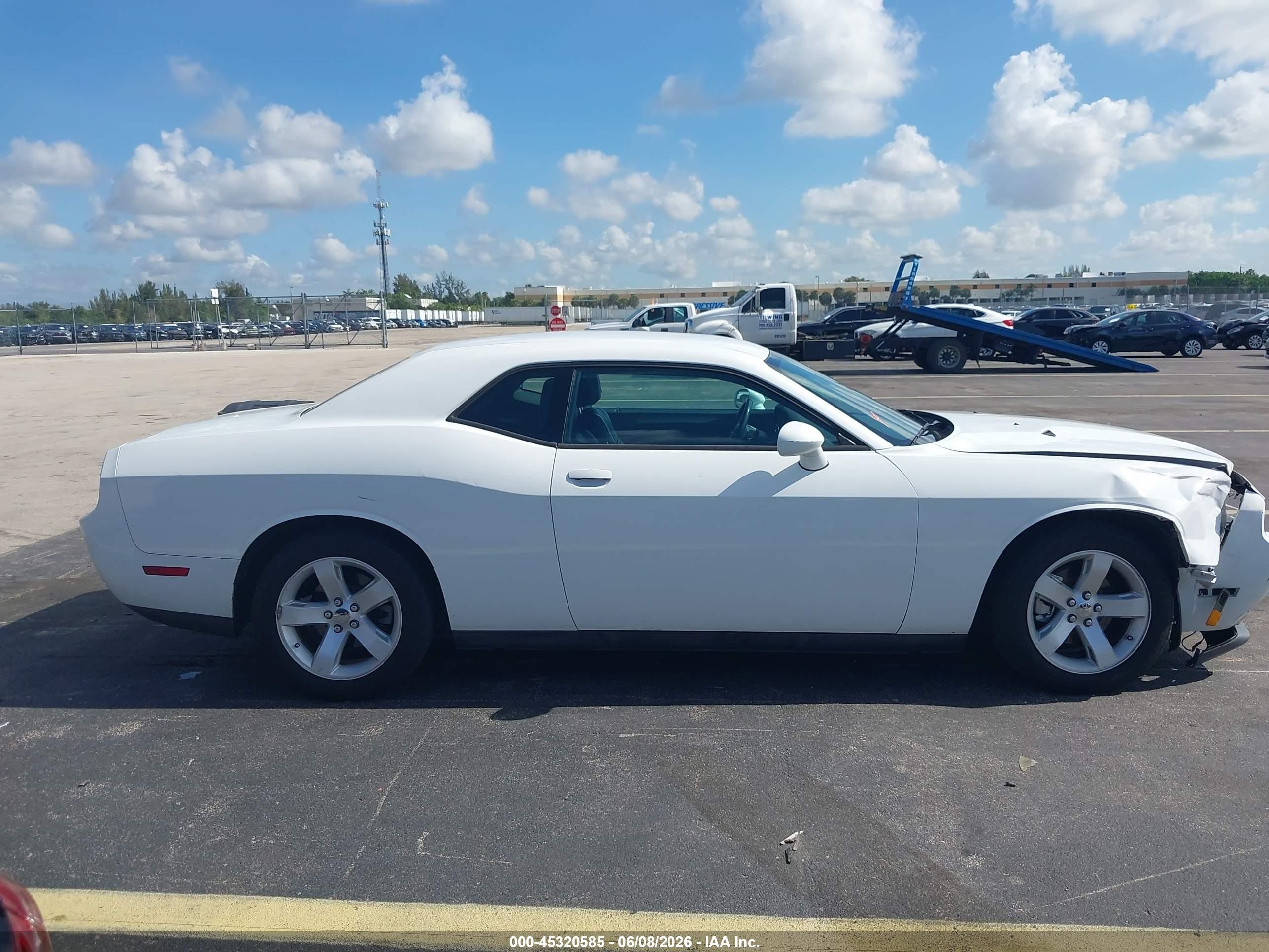 2012 Dodge Challenger Sxt White vin: 2C3CDYAG6CH246681