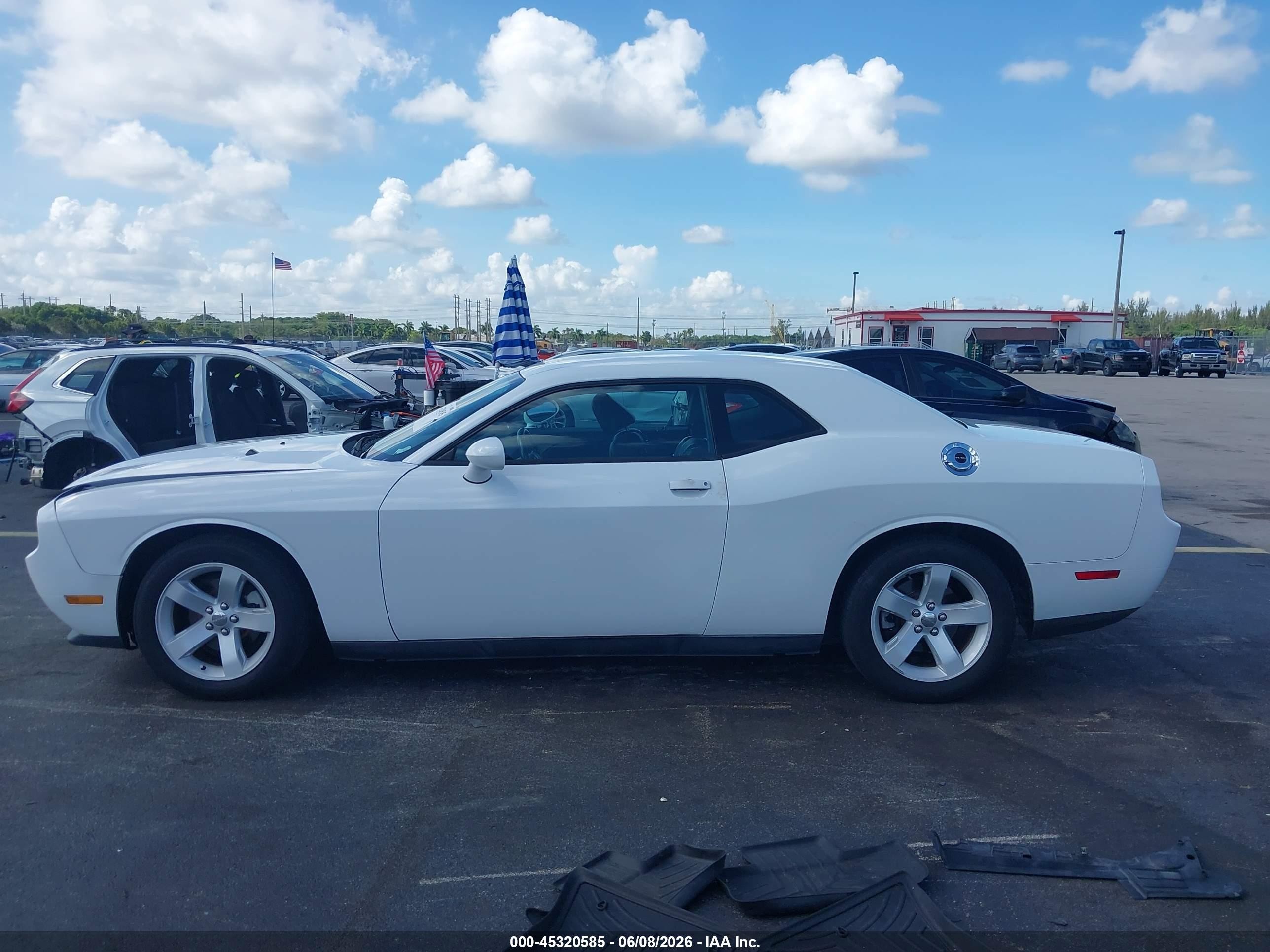 2012 Dodge Challenger Sxt White vin: 2C3CDYAG6CH246681