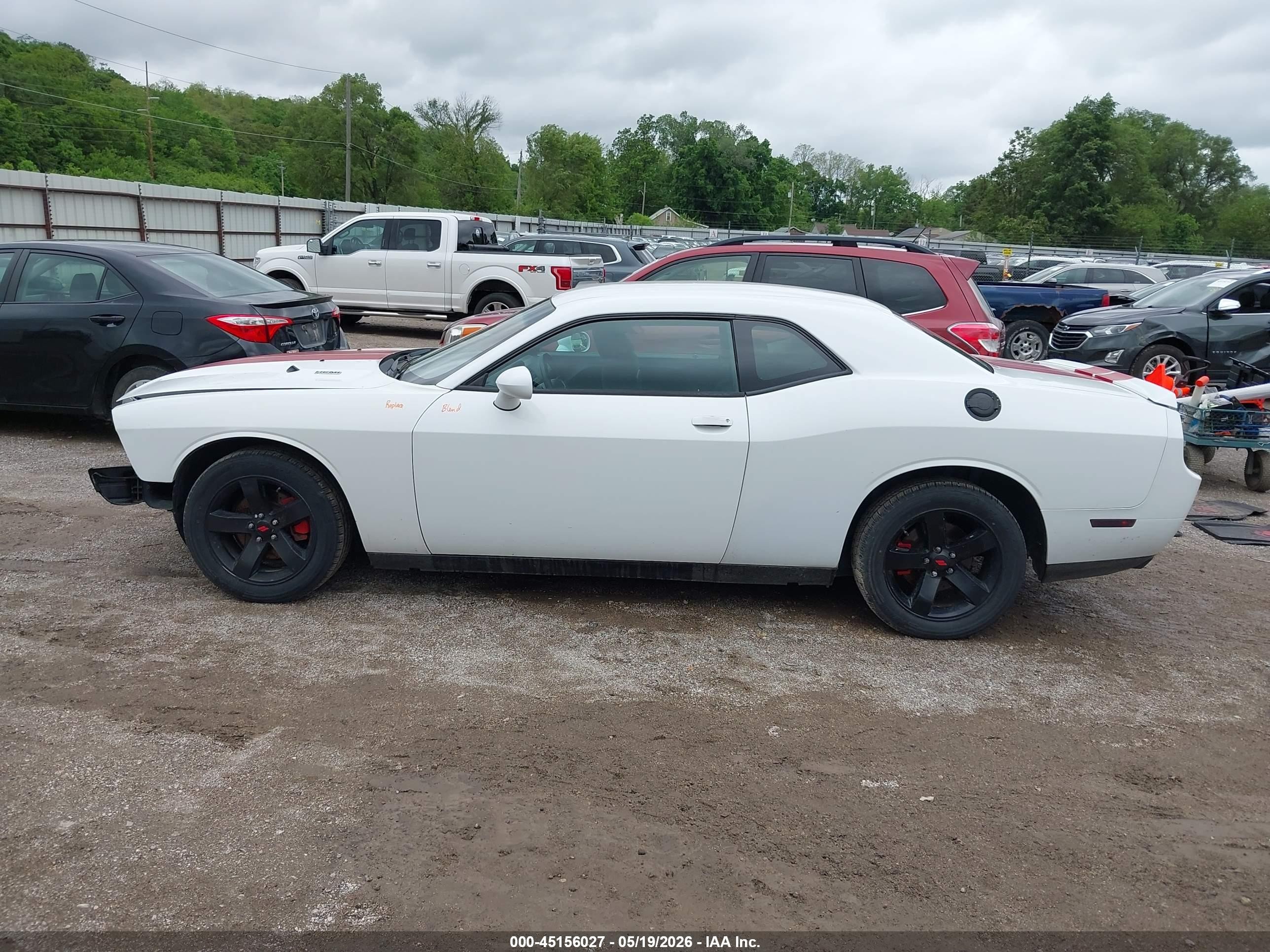 2013 Dodge Challenger Sxt White vin: 2C3CDYAG6DH627822