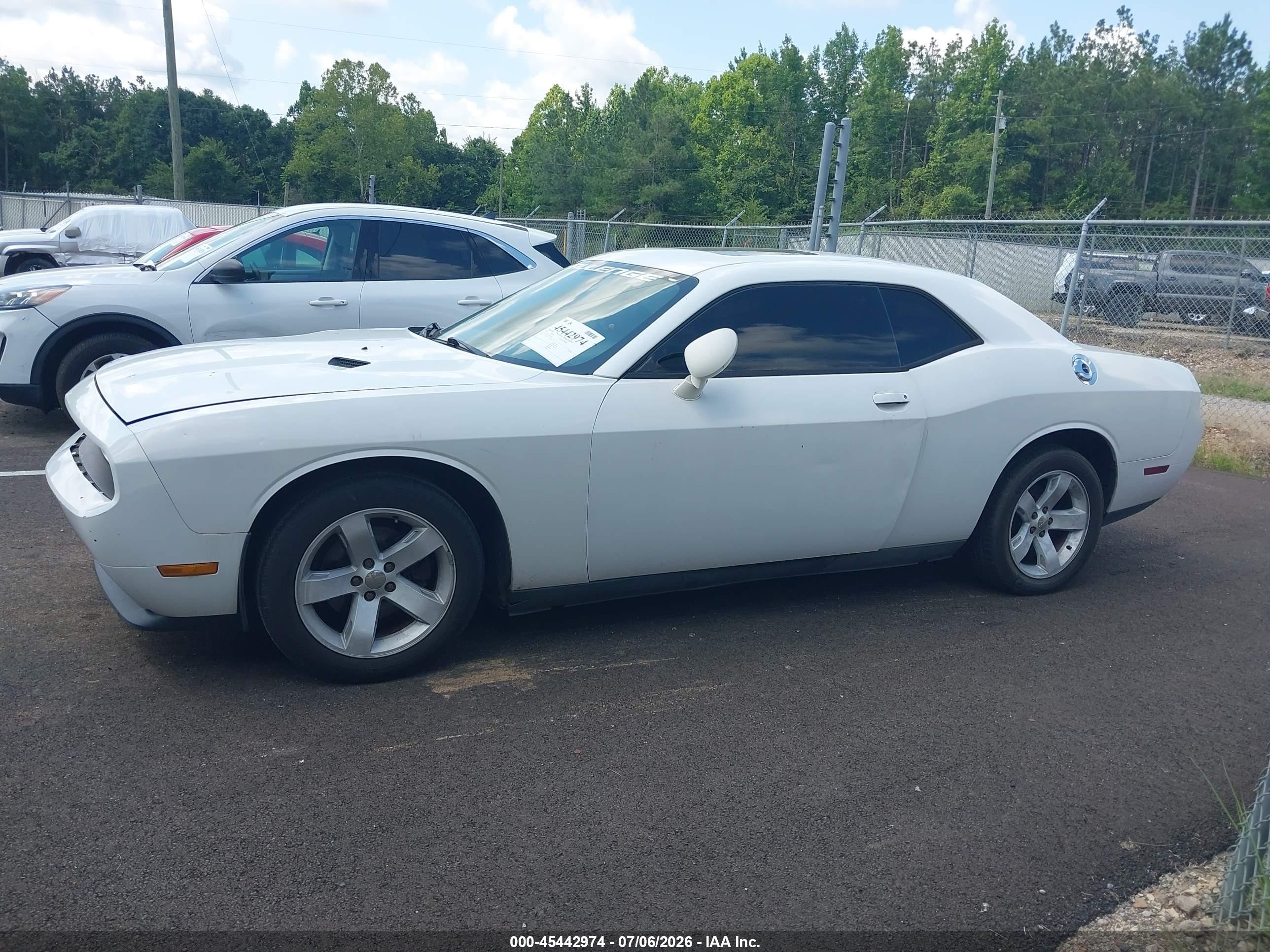 2012 Dodge Challenger Sxt White vin: 2C3CDYAG7CH154236