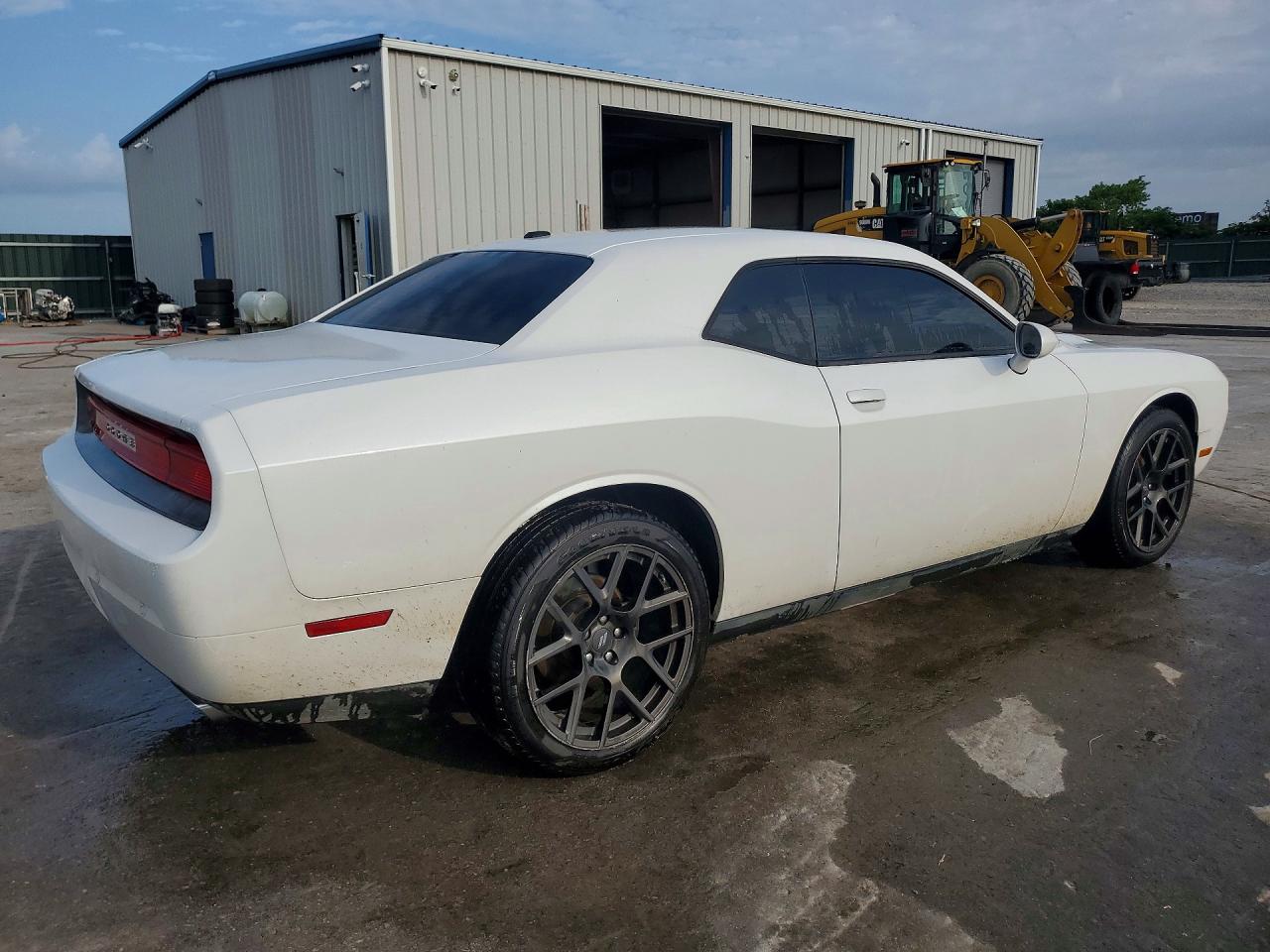 2014 Dodge Challenger Sxt White vin: 2C3CDYAG7EH209755