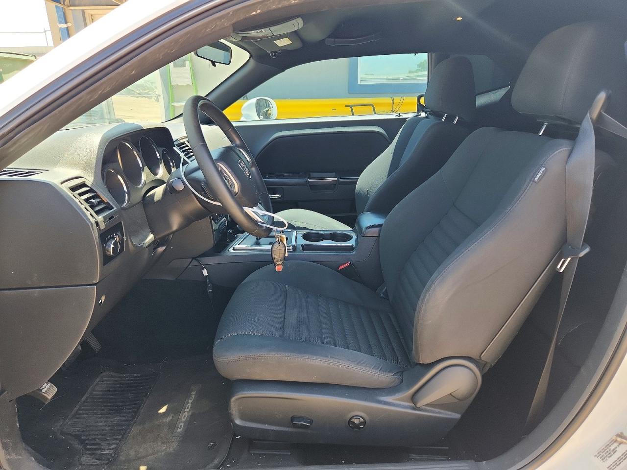 2013 Dodge Challenger Sxt White vin: 2C3CDYAG8DH693756