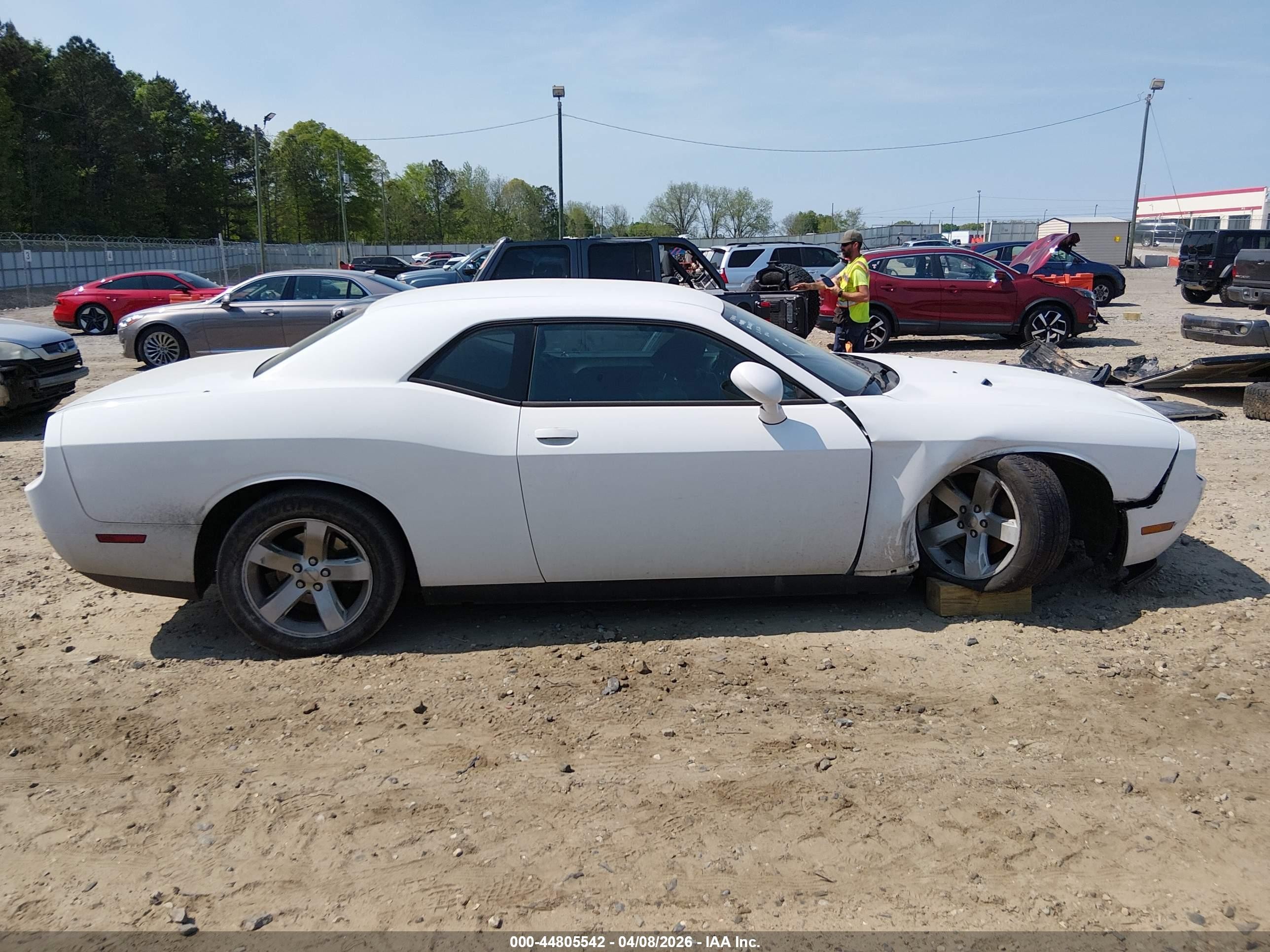 2013 Dodge Challenger Sxt White vin: 2C3CDYAG8DH729011