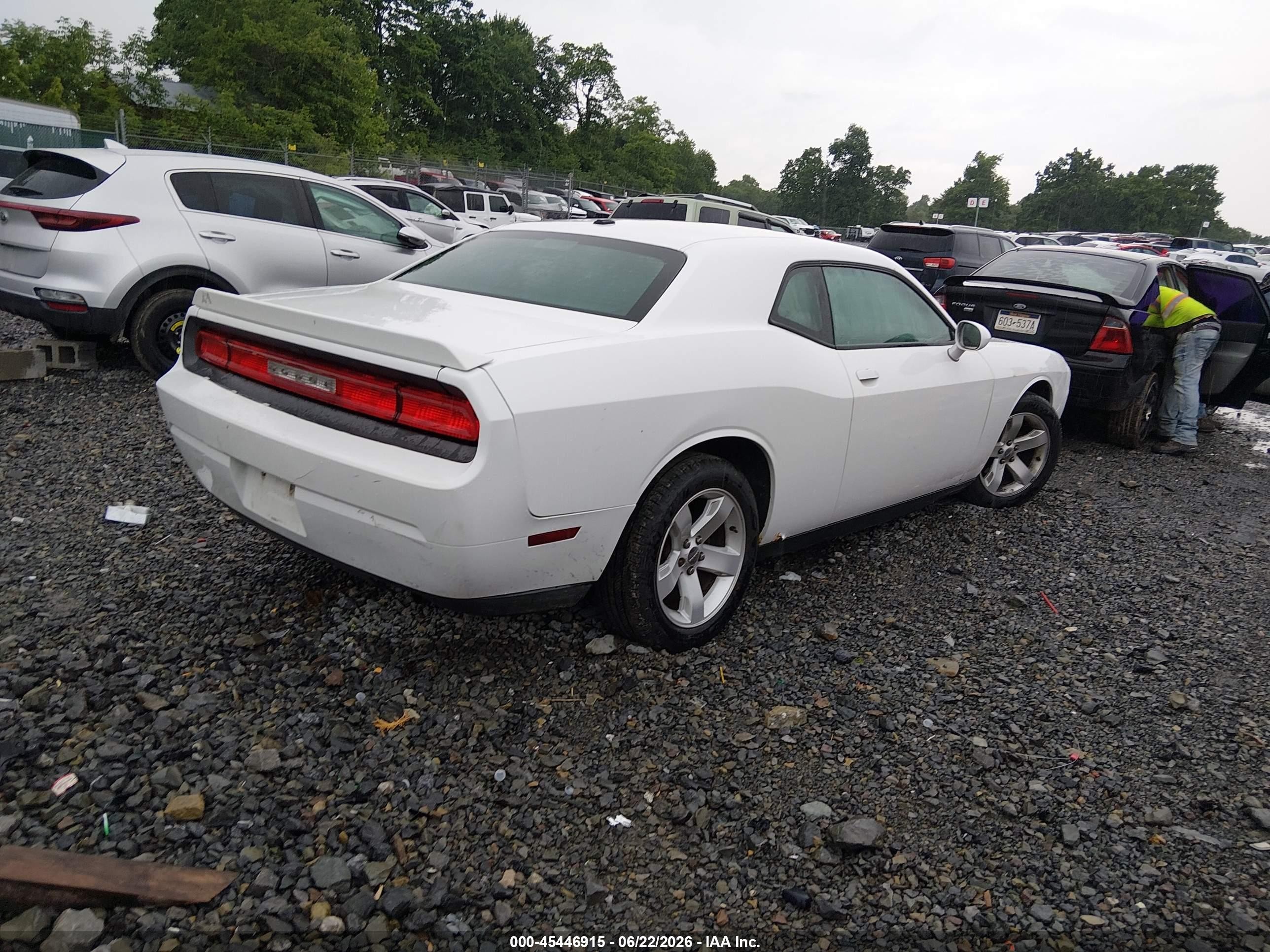 2014 Dodge Challenger Sxt White vin: 2C3CDYAG9EH110600