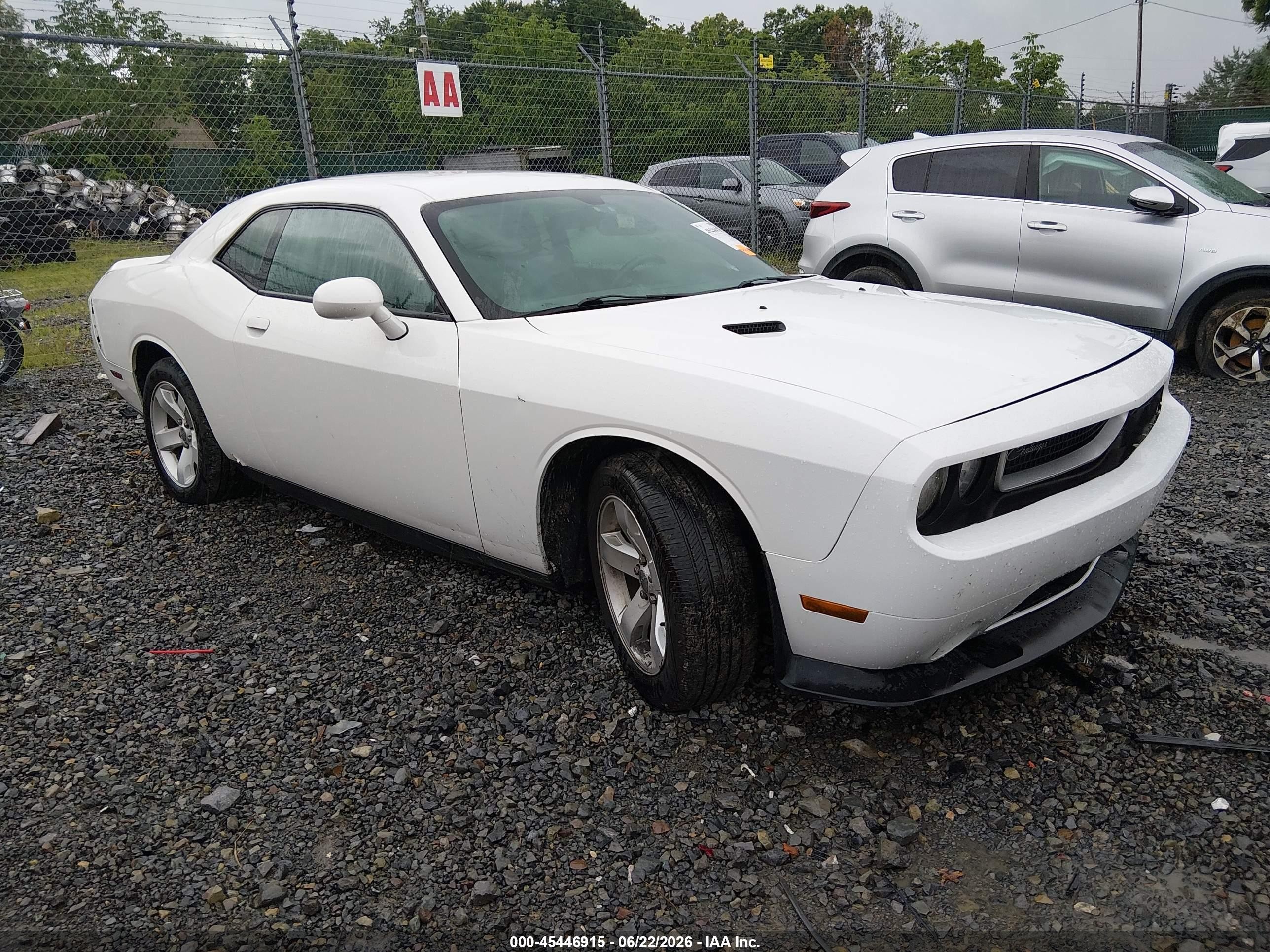 2014 Dodge Challenger Sxt White vin: 2C3CDYAG9EH110600