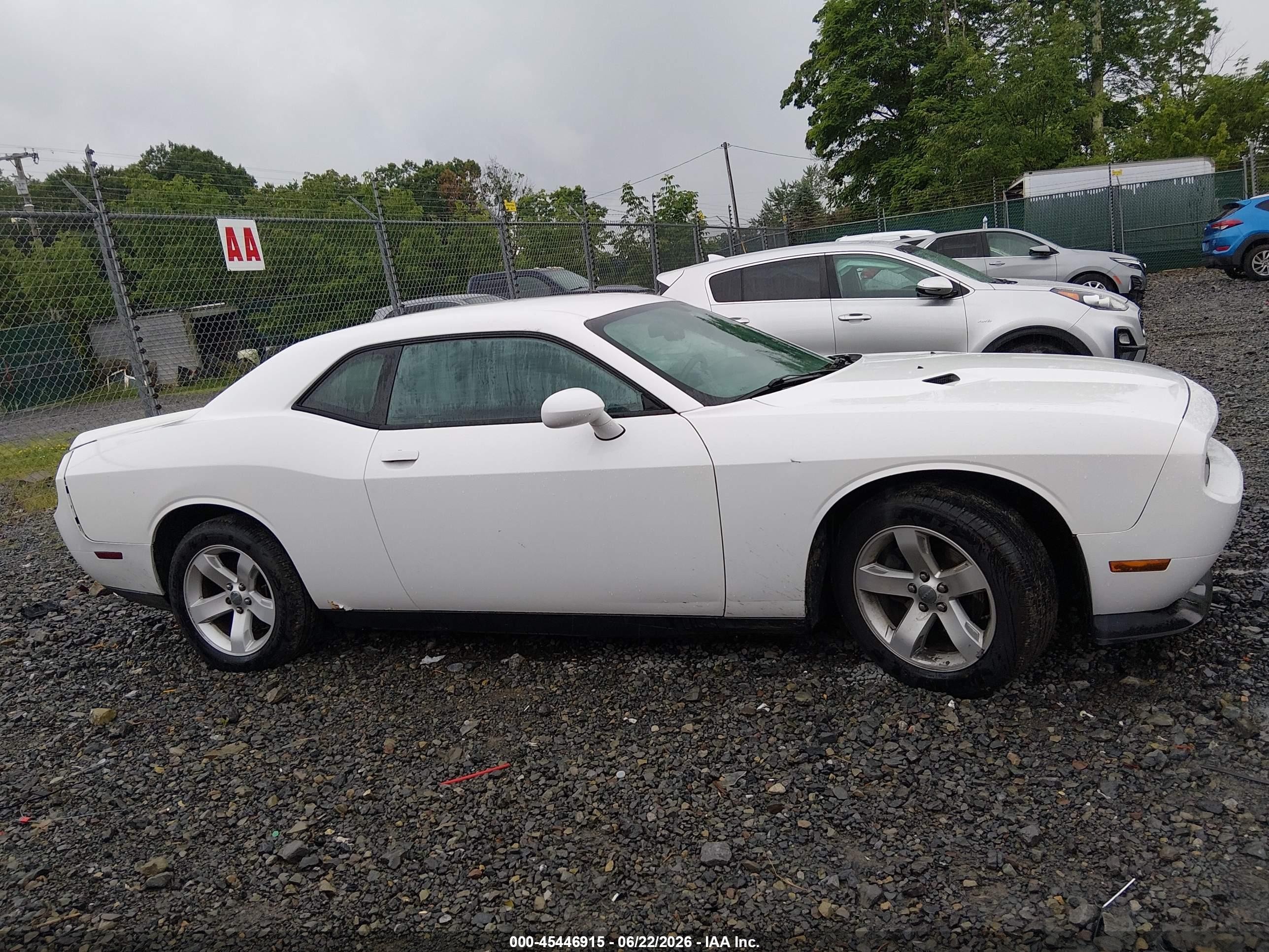 2014 Dodge Challenger Sxt White vin: 2C3CDYAG9EH110600
