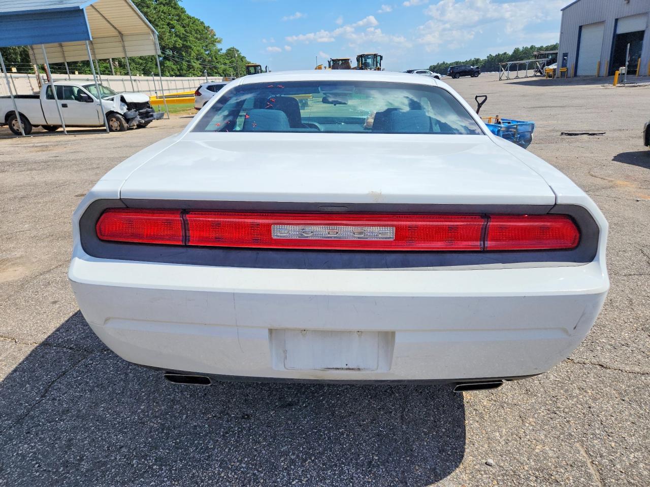 2014 Dodge Challenger Sxt White vin: 2C3CDYAGXEH230003