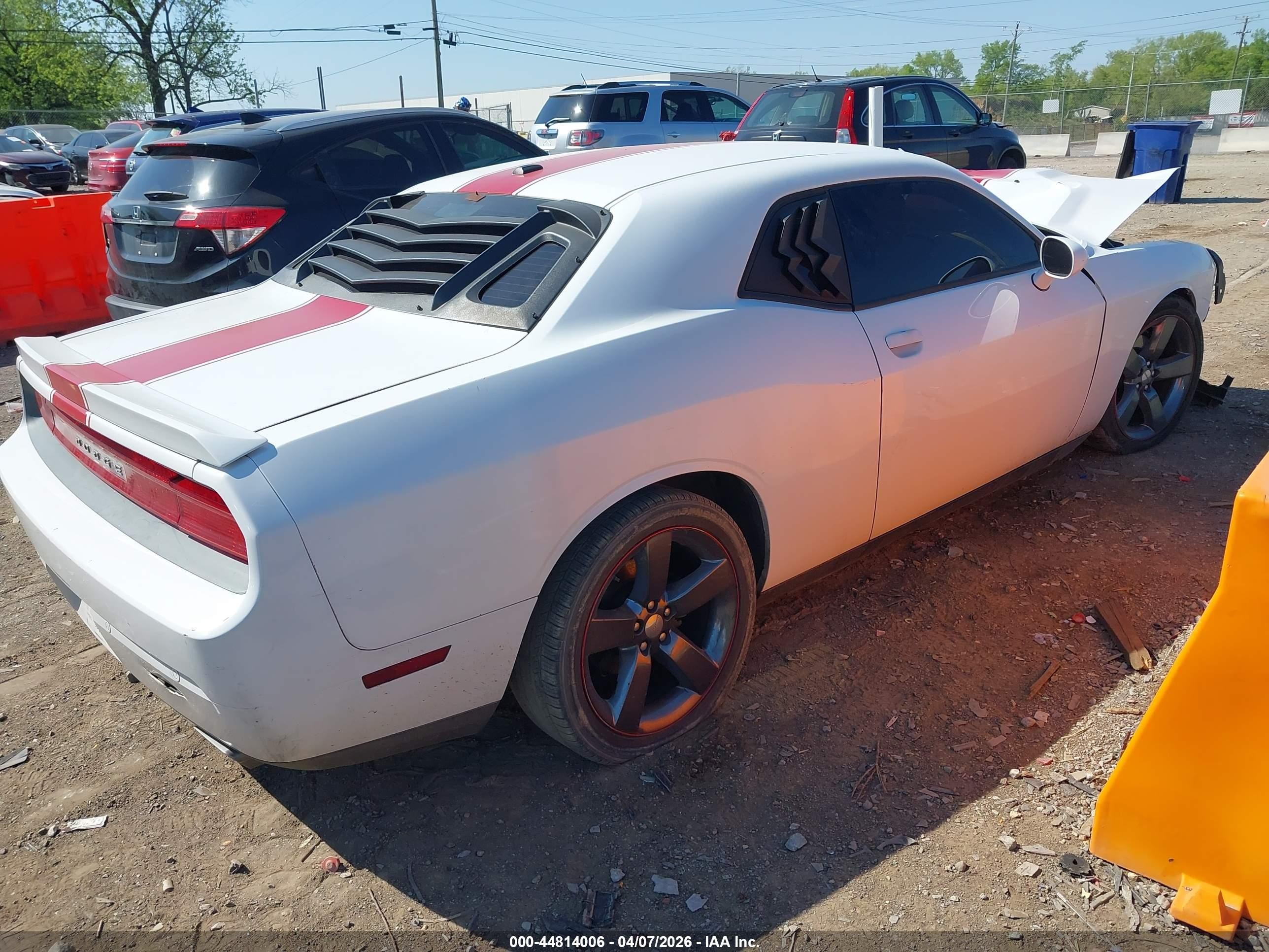 2014 Dodge Challenger Sxt White vin: 2C3CDYAGXEH299256