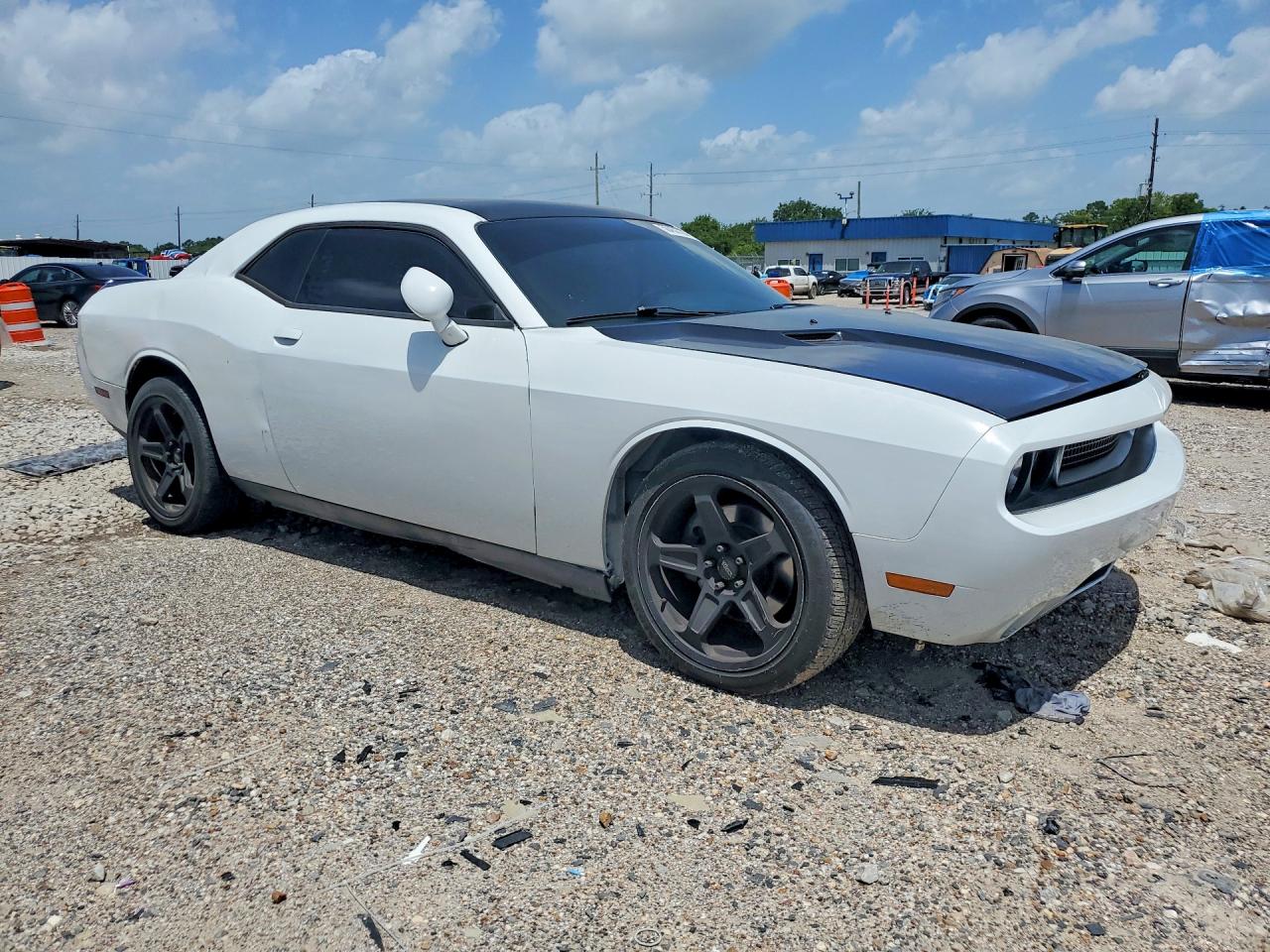 2013 Dodge Challenger R White vin: 2C3CDYBT2DH593597