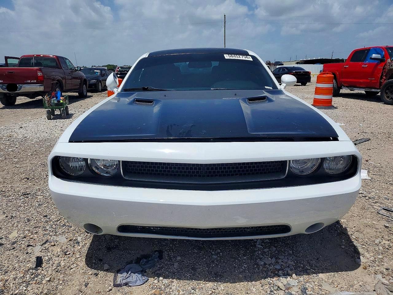 2013 Dodge Challenger R White vin: 2C3CDYBT2DH593597