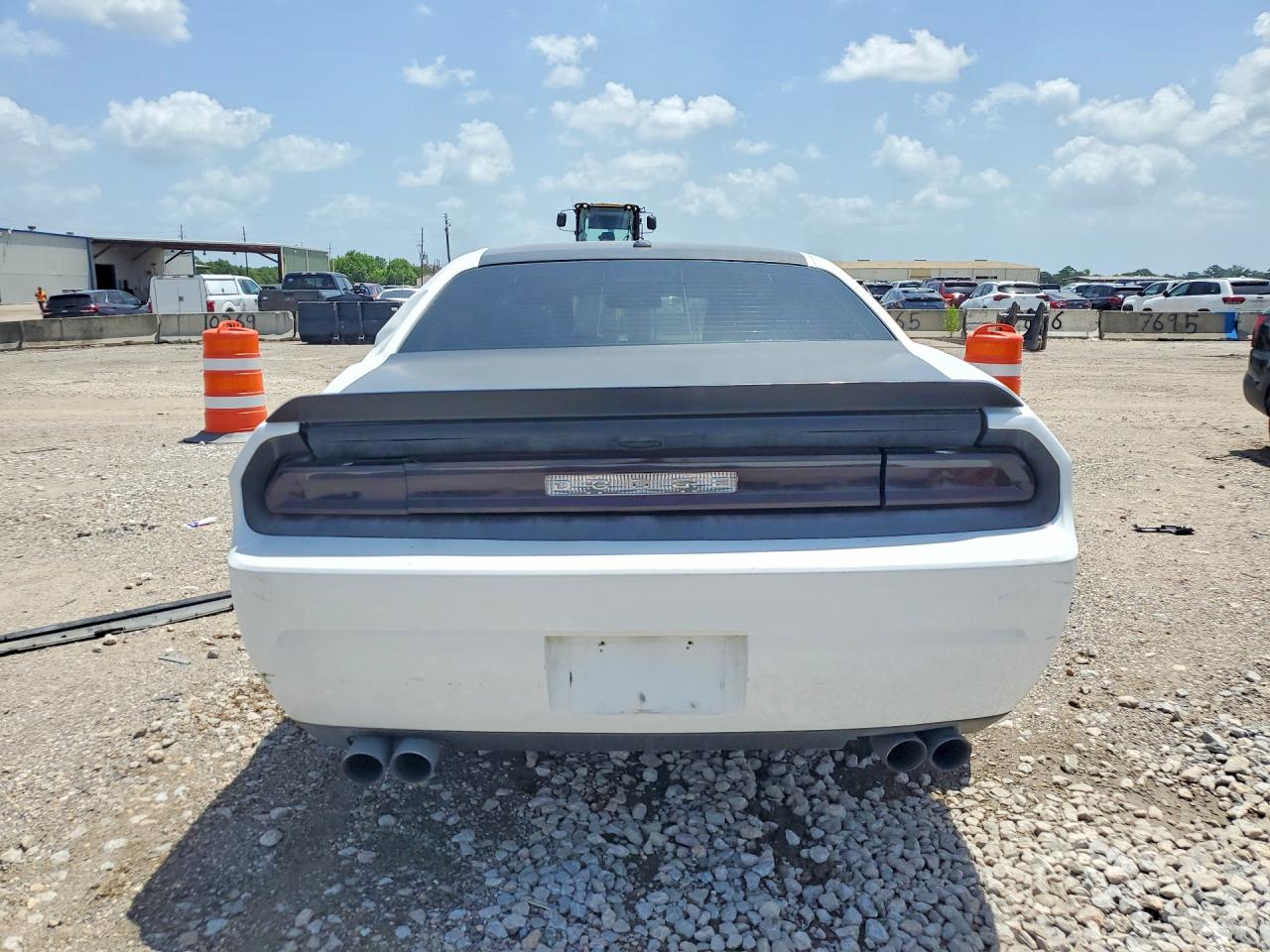 2013 Dodge Challenger R White vin: 2C3CDYBT2DH593597