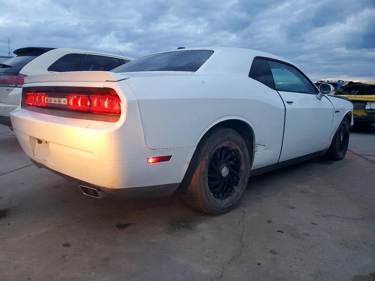 2014 Dodge Challenger R/t White vin: 2C3CDYBT4EH231837