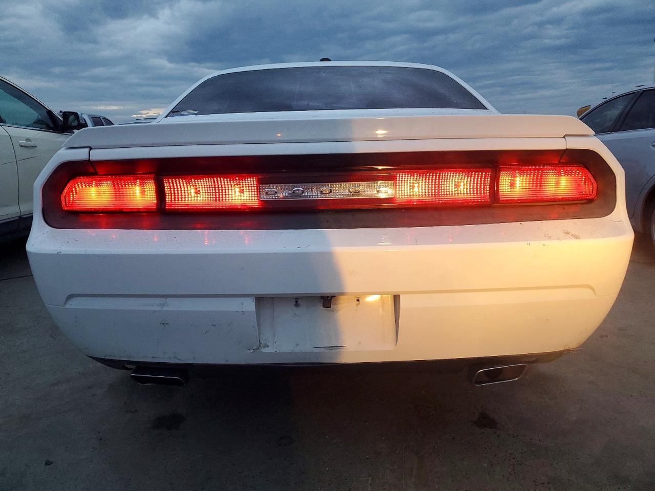 2014 Dodge Challenger R/t White vin: 2C3CDYBT4EH231837