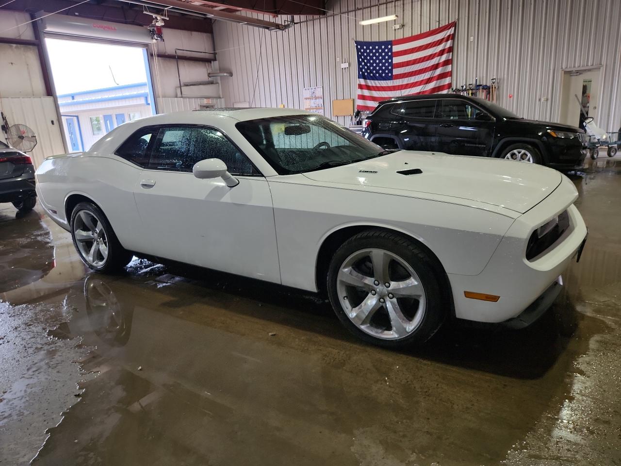 2013 Dodge Challenger R White vin: 2C3CDYBTXDH554269 Damage: Right Front Door, Dent(S) W/ Paint Dmg, 2 To 3 Inches