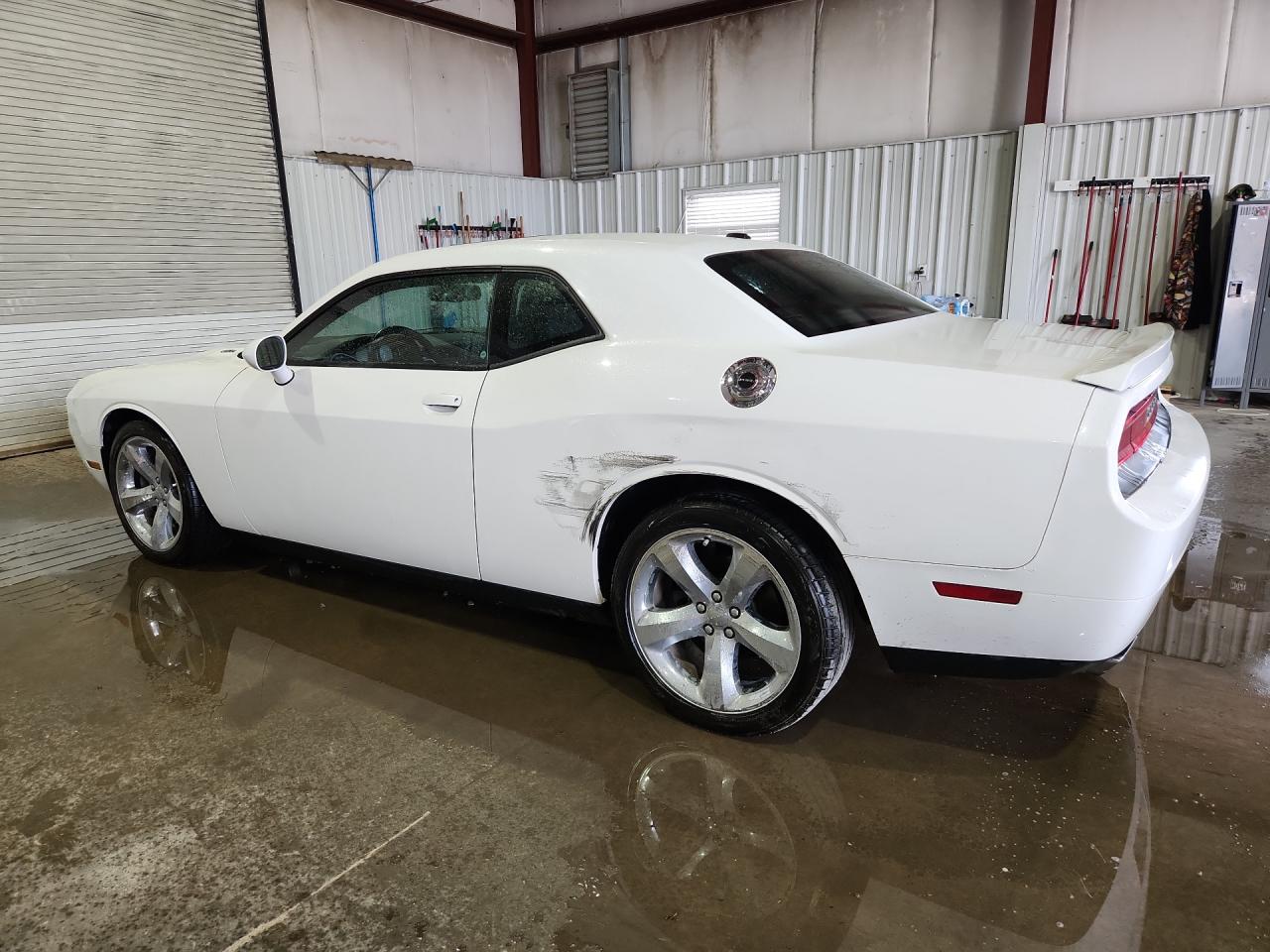 2013 Dodge Challenger R White vin: 2C3CDYBTXDH554269 Damage: Left Qtr Panel, Dent(S) W/ Paint Dmg, > 12 Inches