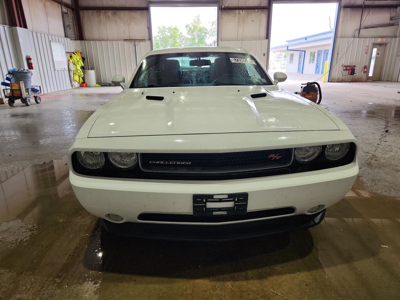 2013 Dodge Challenger R White vin: 2C3CDYBTXDH554269 Damage: Front Bumper, Chipped, 10 Or More